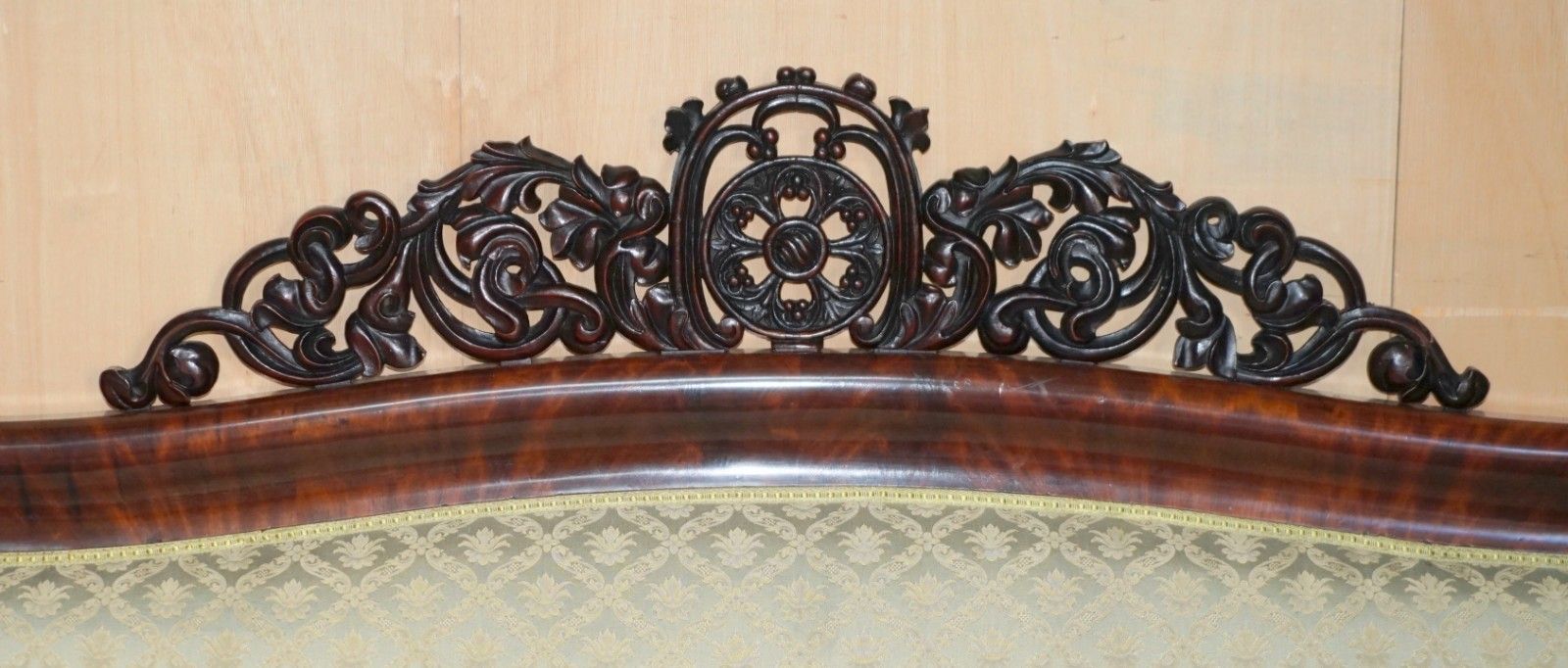 photo vinterior Restored Flamed Mahogany Lion Carved Antique William IV Sofa Cupboard Lock Arms