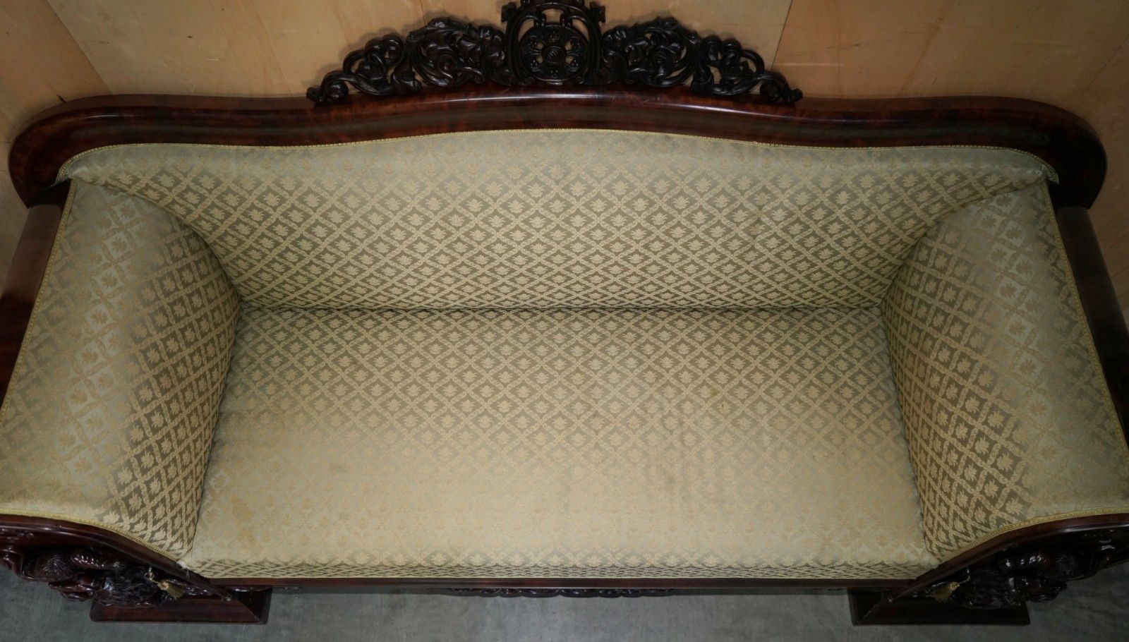 photo vintage Restored Flamed Mahogany Lion Carved Antique William IV Sofa Cupboard Lock Arms