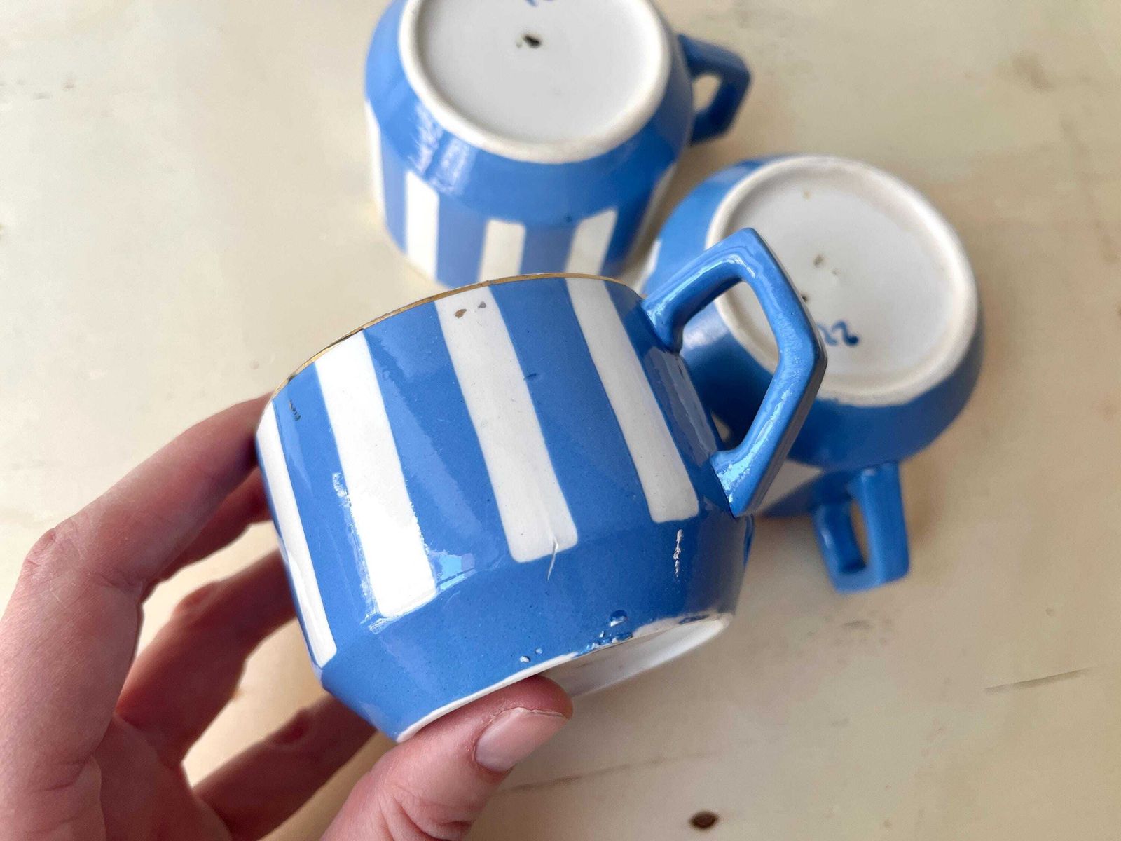 photo vinterior French Art Deco Set Of 3 Teacups And Saucers, Fox Trott Sarreguemines France 1930s, Antique Blue Stripes Earthenware Tableware