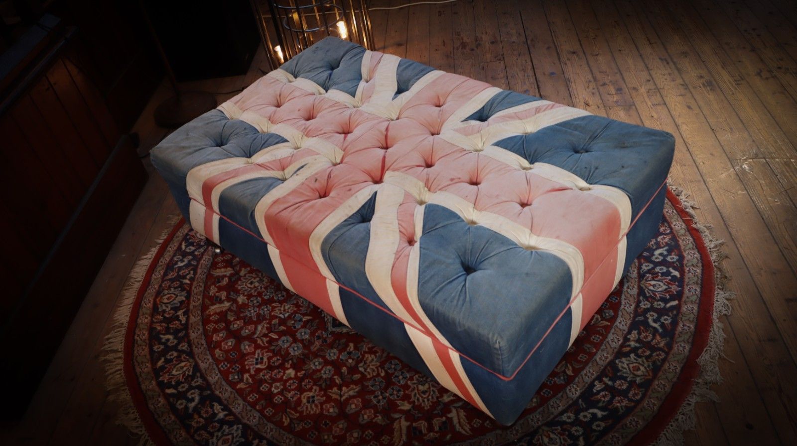 photo vintage Superb Timothy Oulton Halo Westminster Buttoned Footstool Ottoman Union Jack 🚚