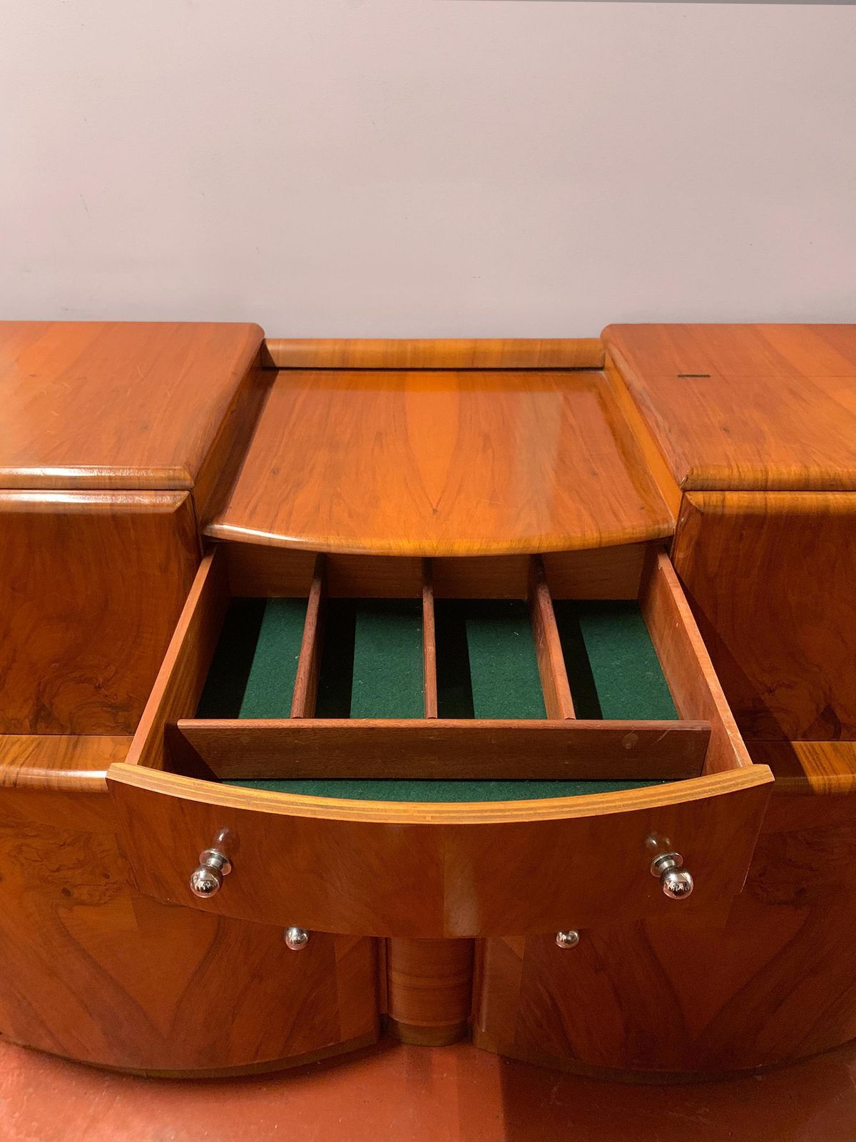 photo vinterior Art Deco Figured Wood Sideboard & Twin Mirror Cocktail Cabinet, Circa 1930's