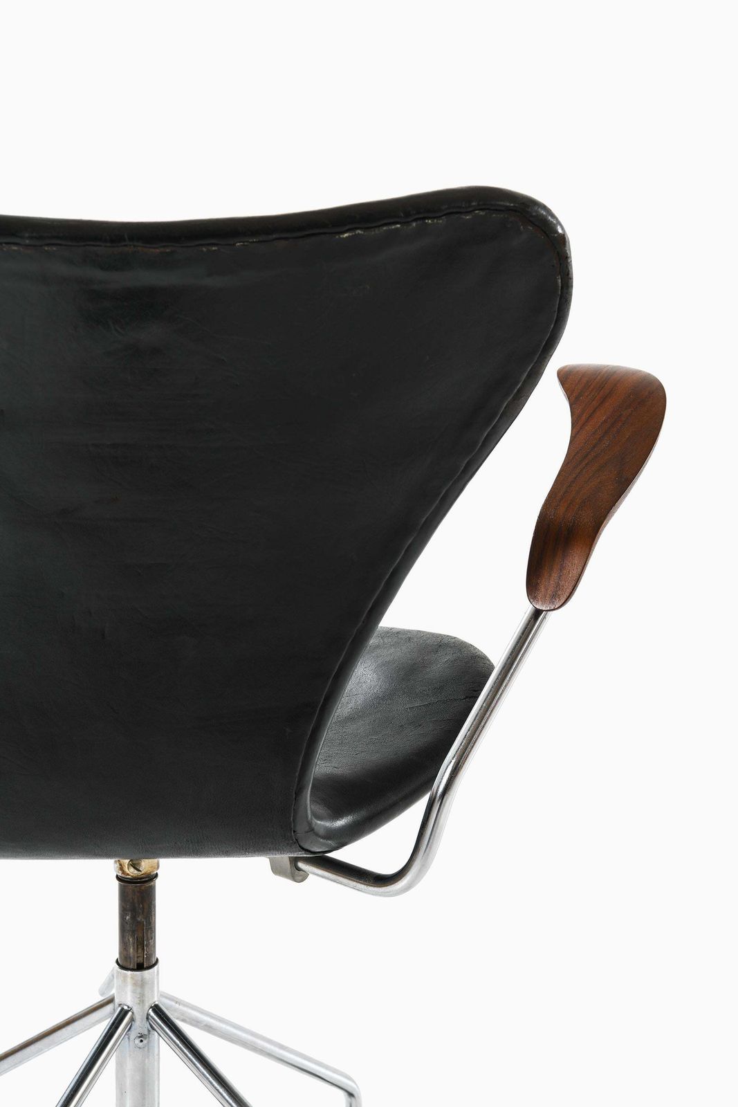 Office Chair In Leather, Steel And Rosewood By Arne Jacobsen, 1967 photo buy