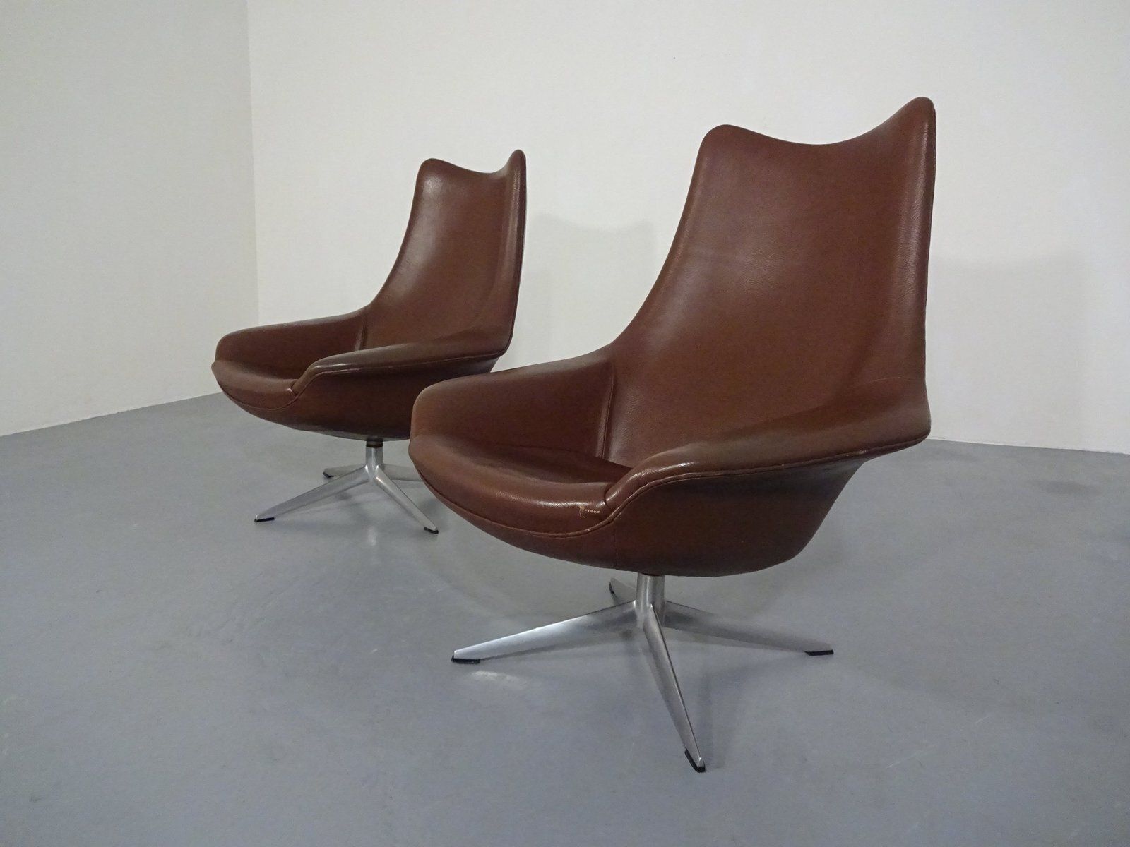 Danish Pirouette Swivel Chair In Leather By H. W. Klein For Bramin, 1960s photo Furniture