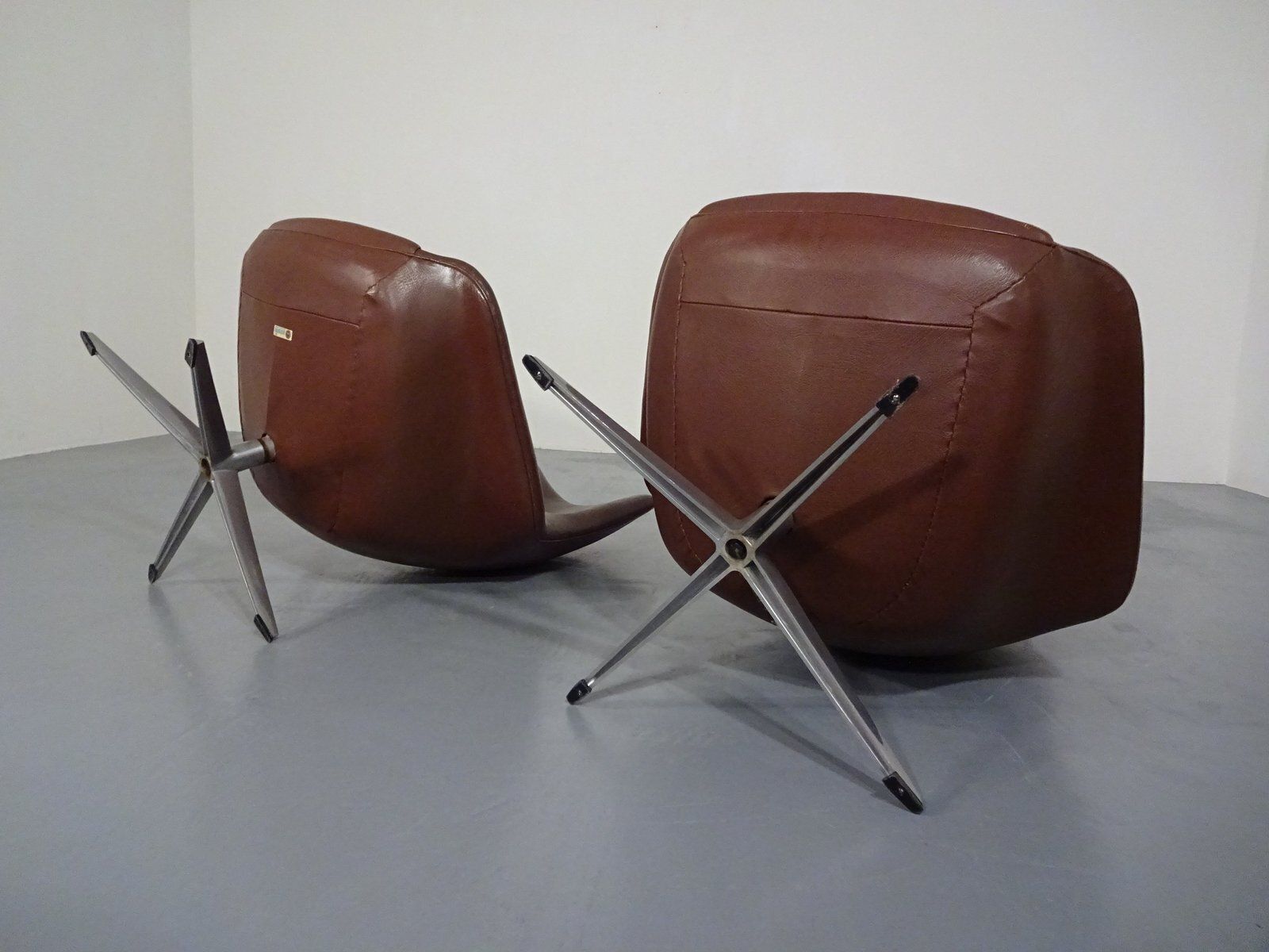 1304.0 Danish Pirouette Swivel Chair In Leather By H. W. Klein For Bramin, 1960s photo