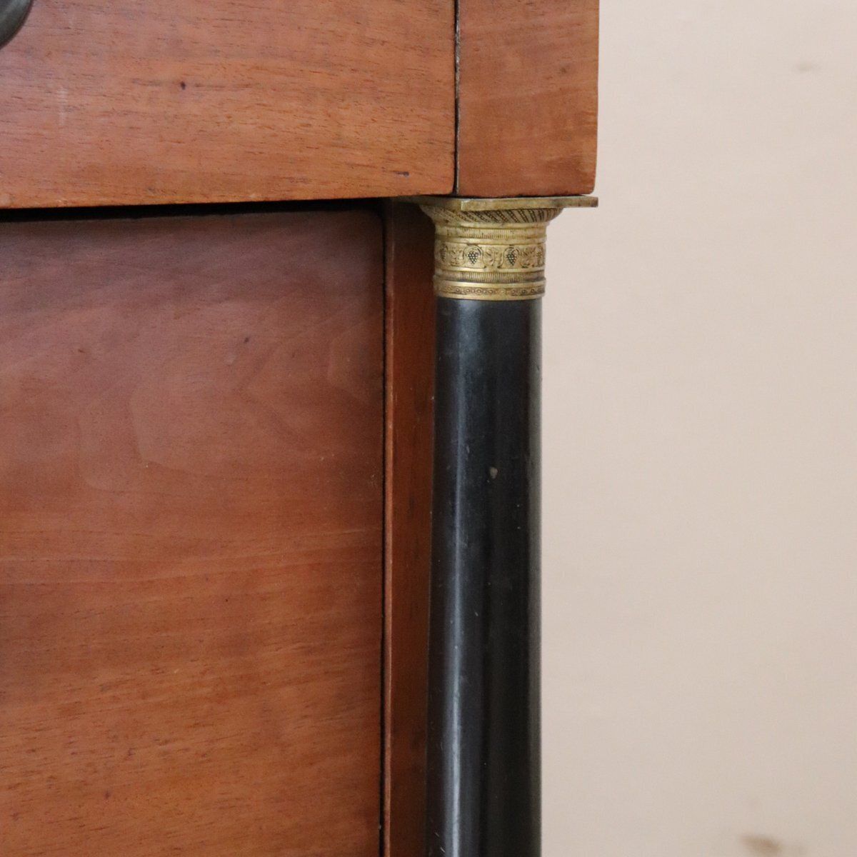 photo vinterior Antique Early 19th Century Walnut Chest Of Drawers