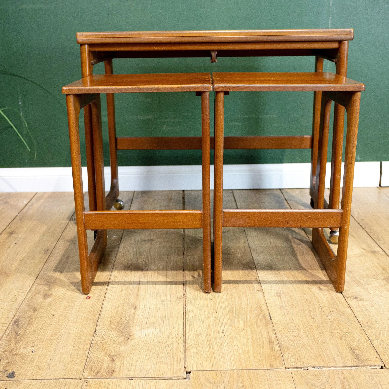 photo vintage McIntosh Tristor Folding Nest Of Tables