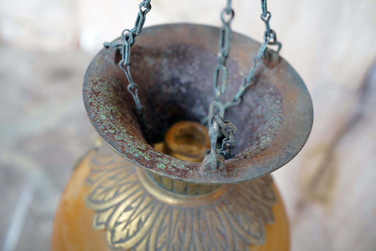 photo vinterior A Pair Of Patented Gilt Metal Mounted & Painted Glass Hanging Apothecary Display Carboys C.1891