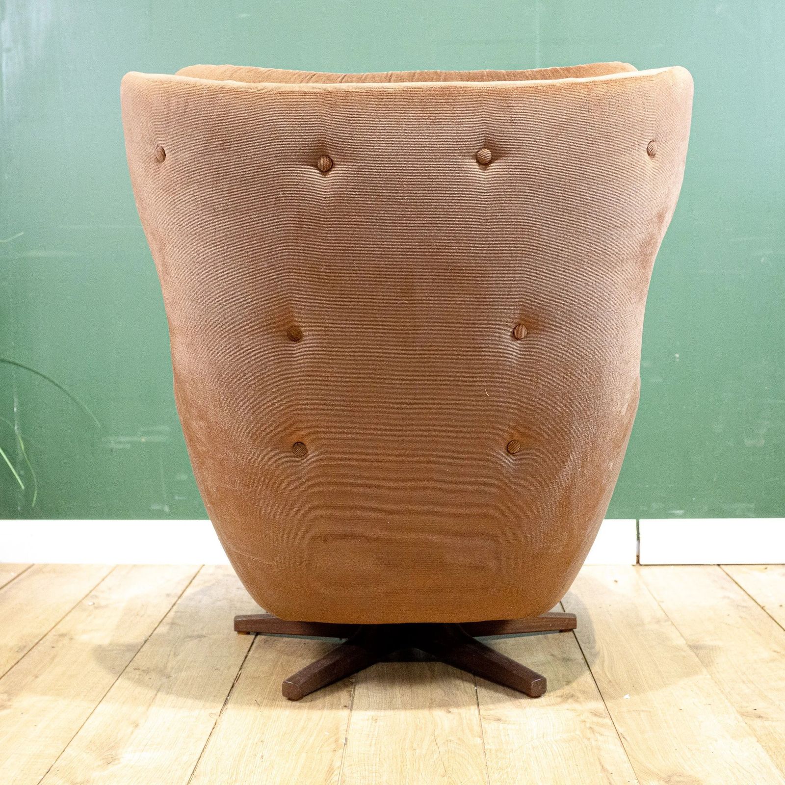 photo furniture Parker Knoll Statesman Armchair