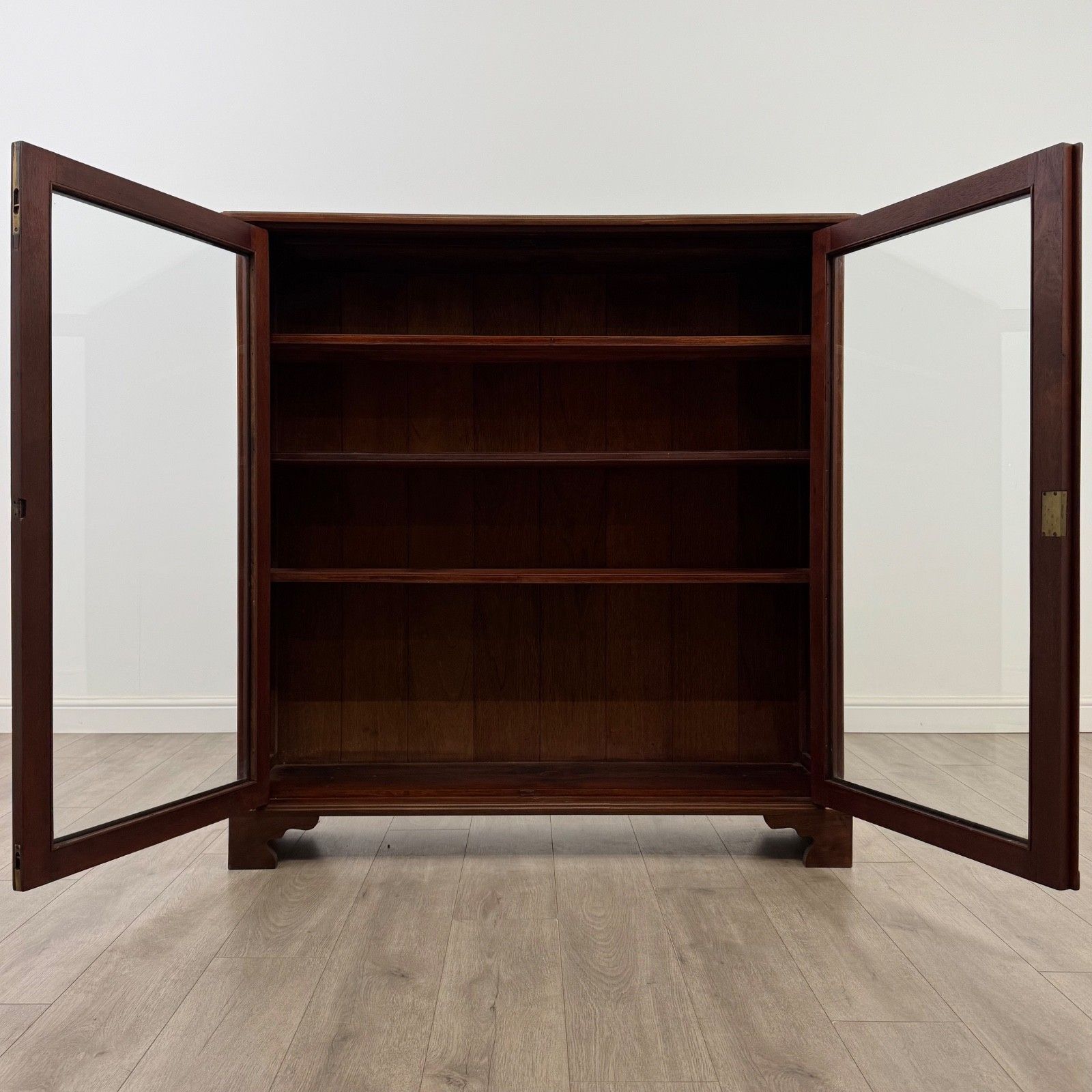 Antique 20th Century Edwardian Display Cabinet In Walnut photo furniture