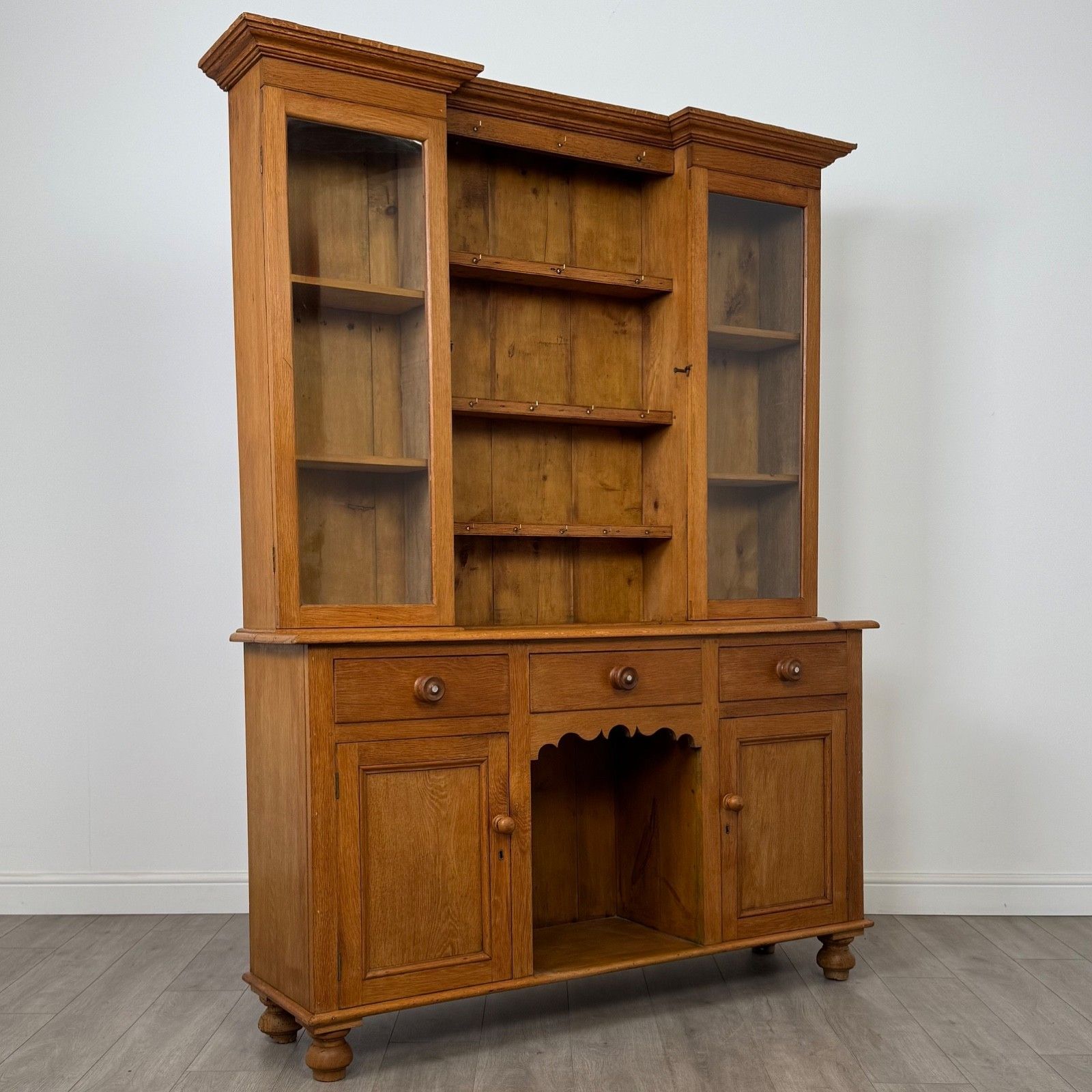 photo furniture Antique 19th Century Fine Quality Welsh Dresser In Light Oak ( Af 5232 )