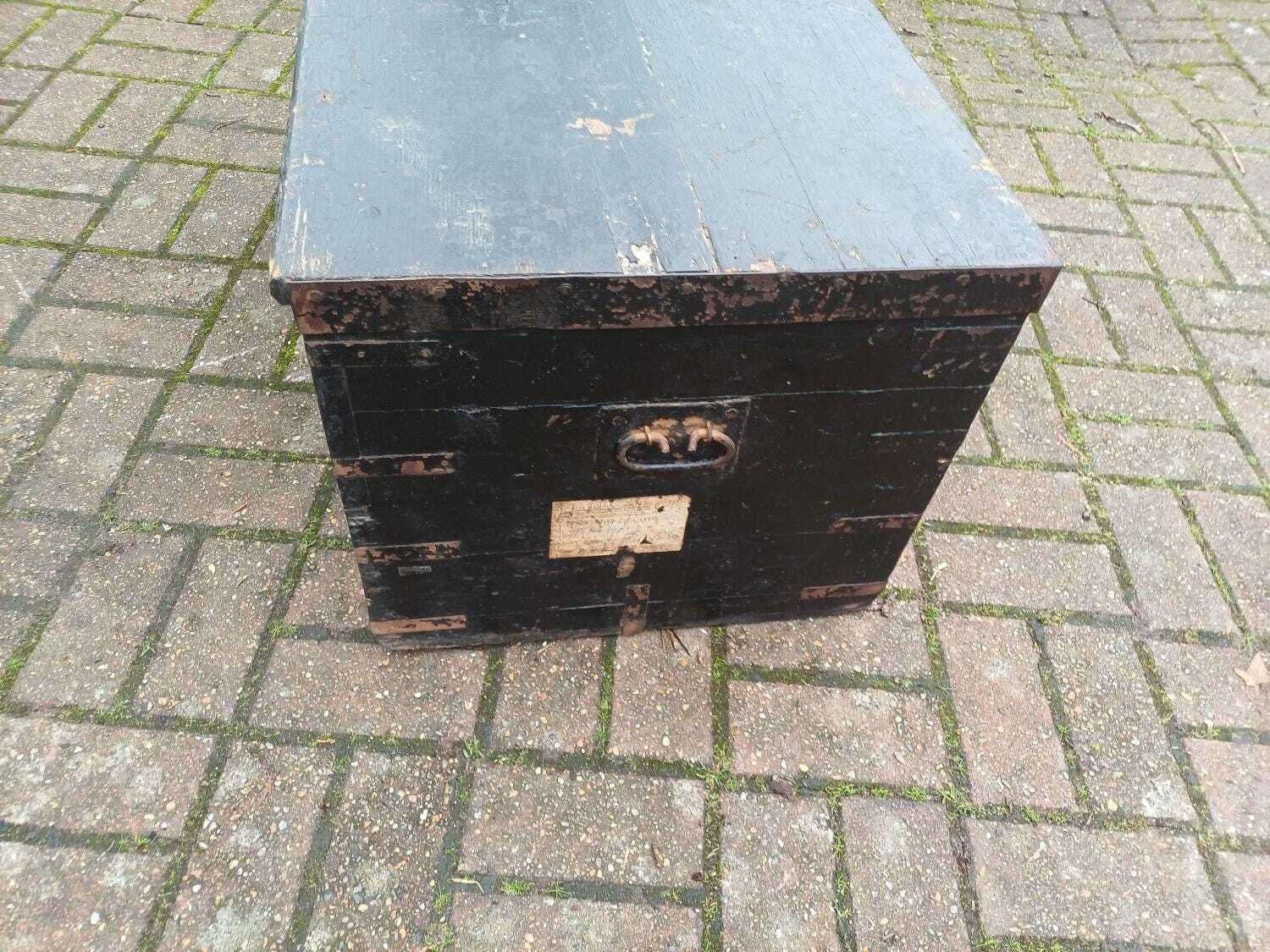 photo furniture Antique Painted Pine Military Trunk Winterhauder Sussex Regiment Travel Chest Storage Box Coffee Table Vintage Ww1 Style