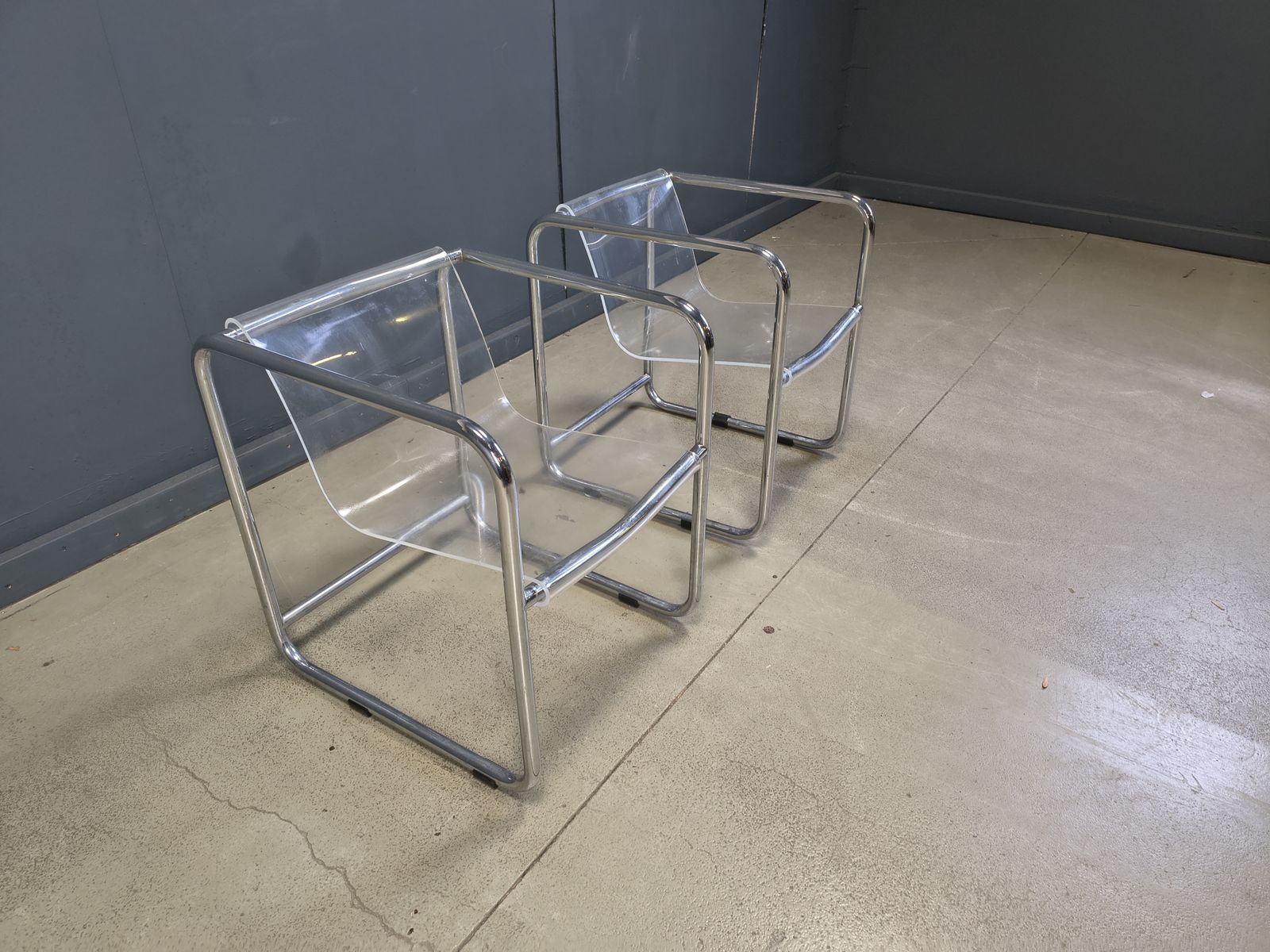 Pair Of Plexiglass And Tubular Chrome Armchairs, 1970s photo vintage