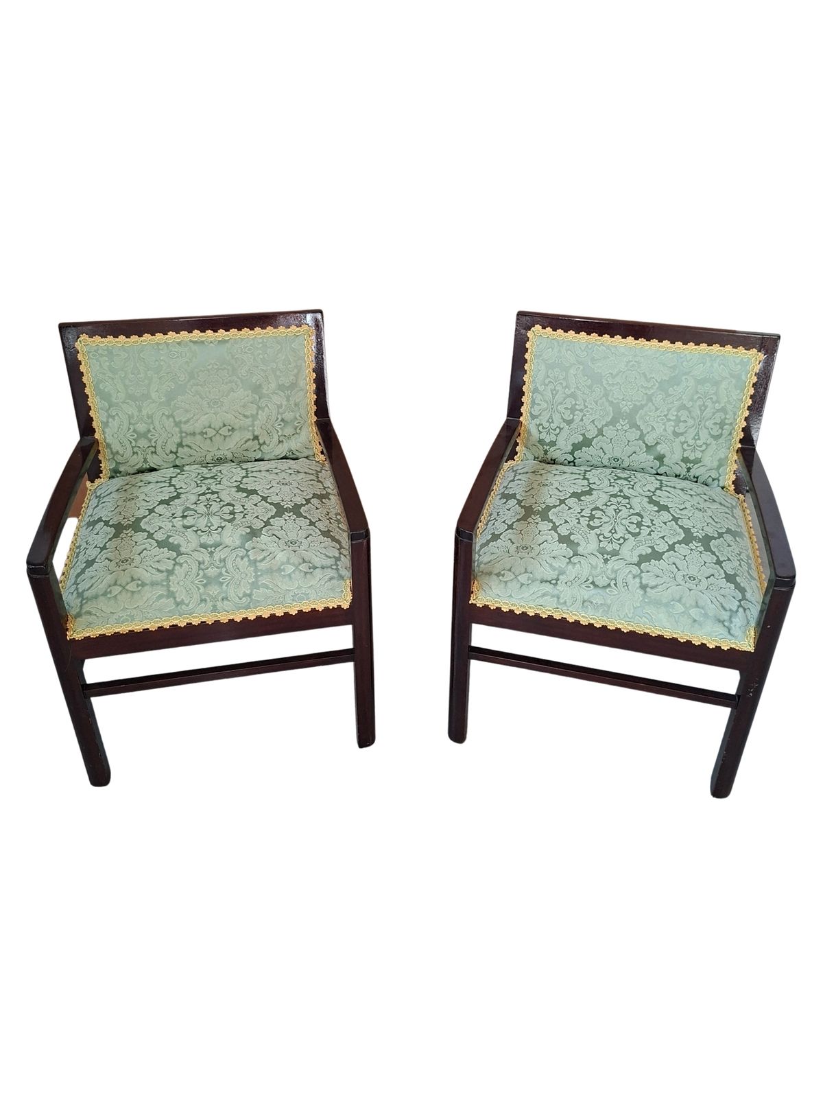 Raffinata Coppia Di Poltroncine Da Camera Originali Degli Anni '70. Un Pezzo Di Design Italiano Che Unisce La Solidità Del Legno Di Mogano Alla Ricerc photo for sale