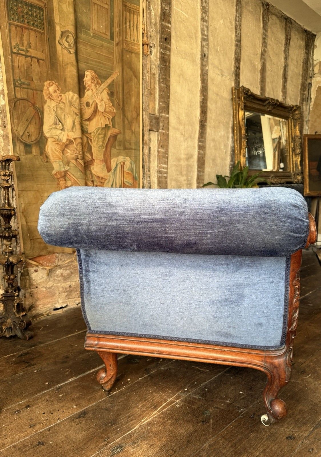 photo vinterior Rare Elegant Antique Walnut Carved Blue Statement French Chaise Longue Daybed