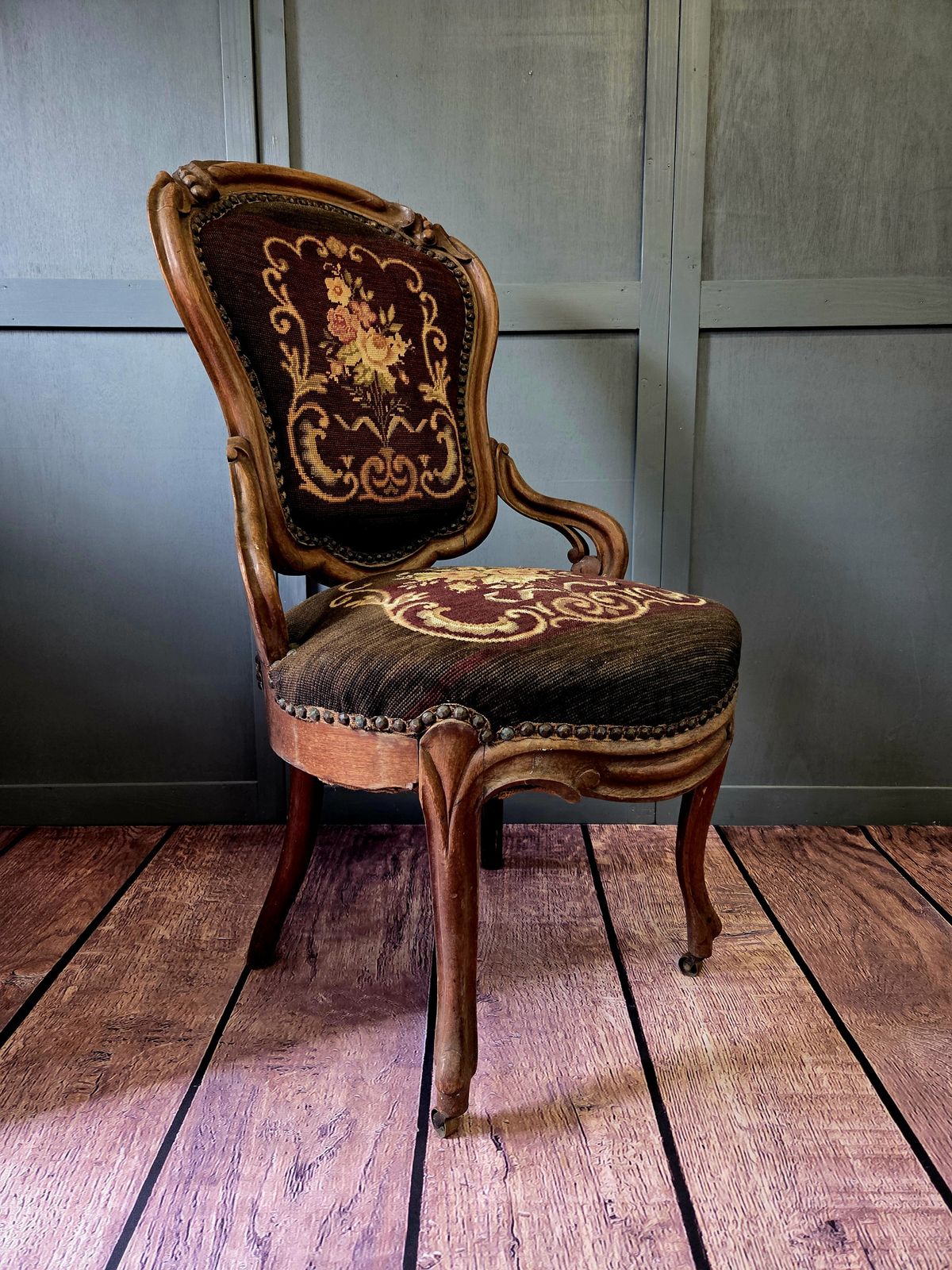 Early 20th Century Louis XV Style Walnut Salon Armchair With Needlepoint Upholstery