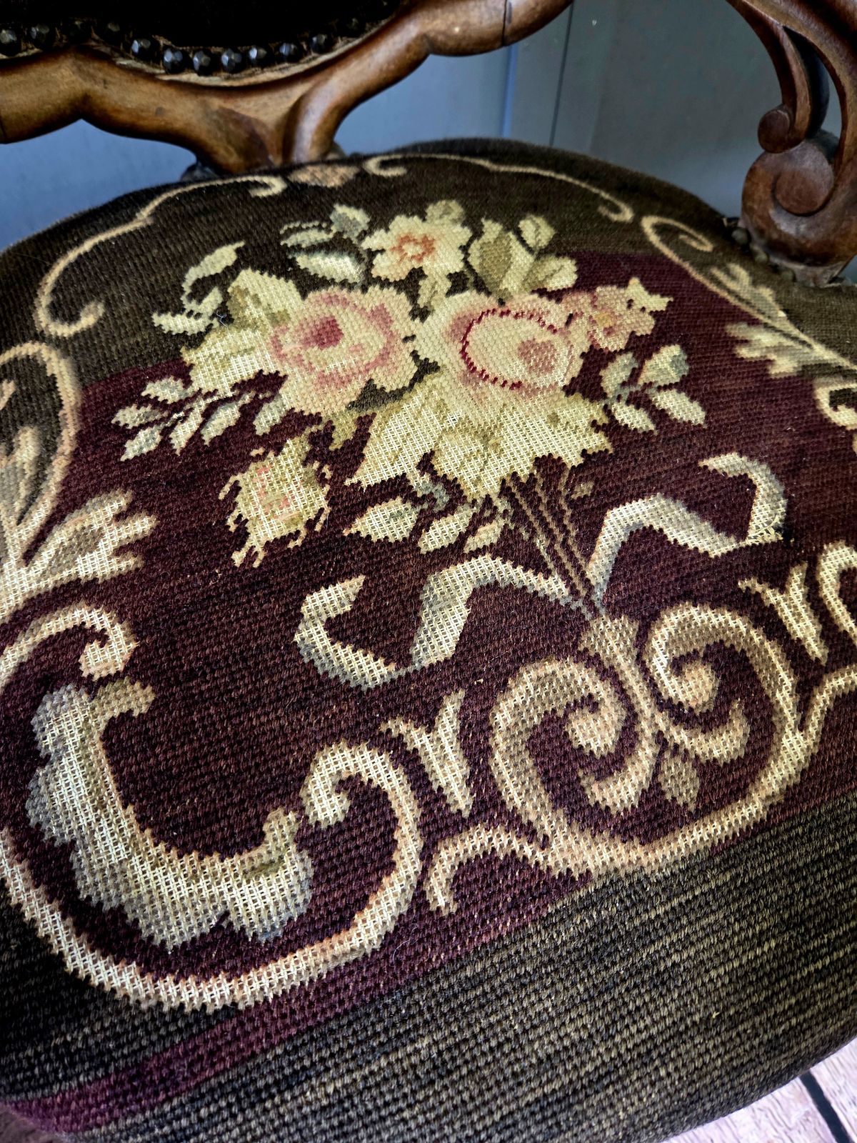 Early 20th Century Louis XV Style Walnut Salon Armchair With Needlepoint Upholstery photo vintage