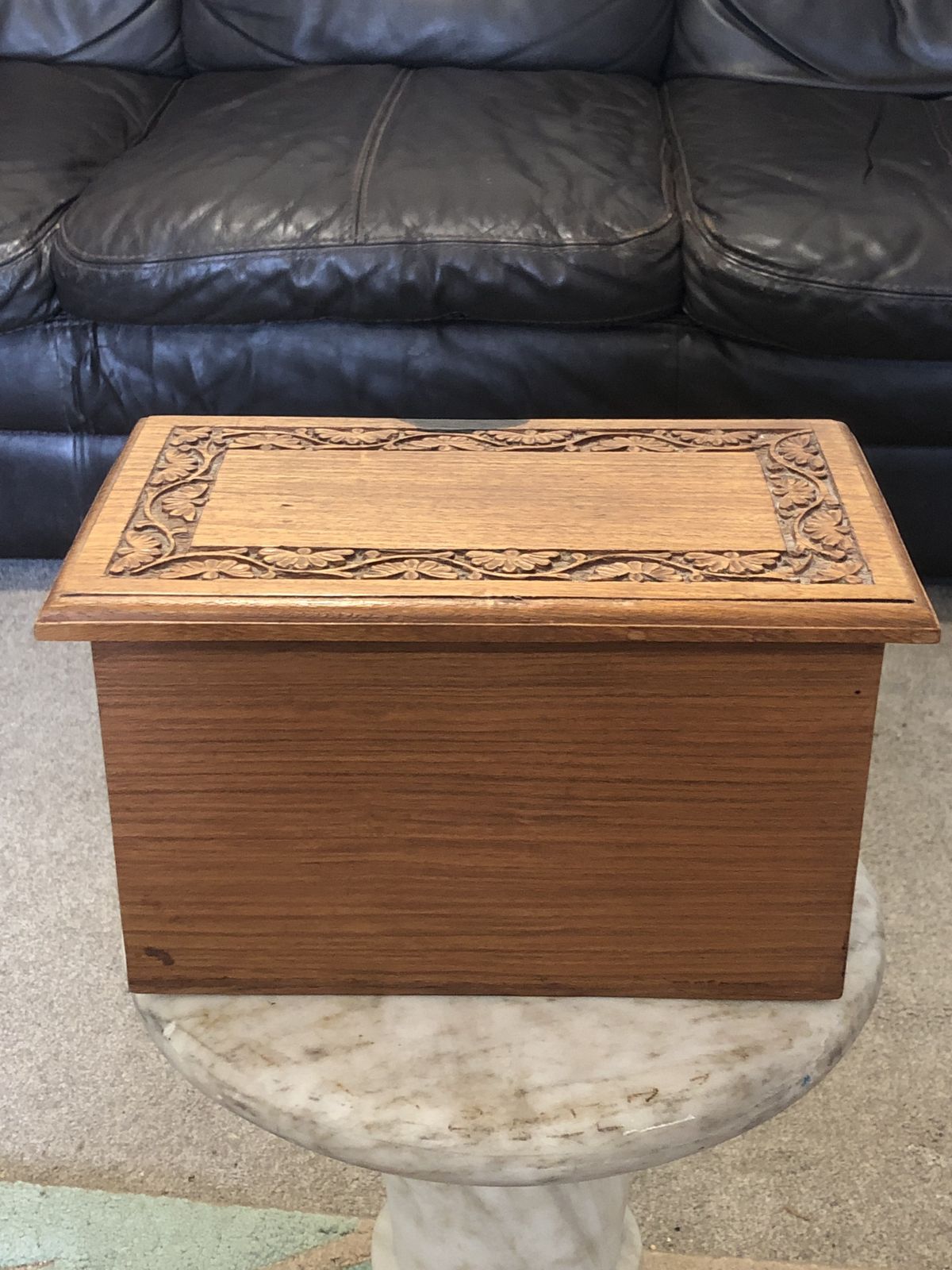 photo vintage Handsome Vintage Miniature Hardwood Chest