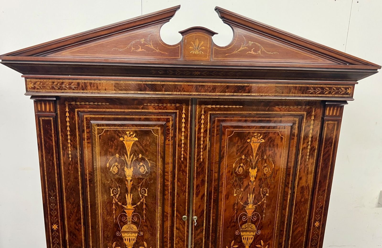 photo vintage Stunning Antique Marquetry Inlaid Linen Press