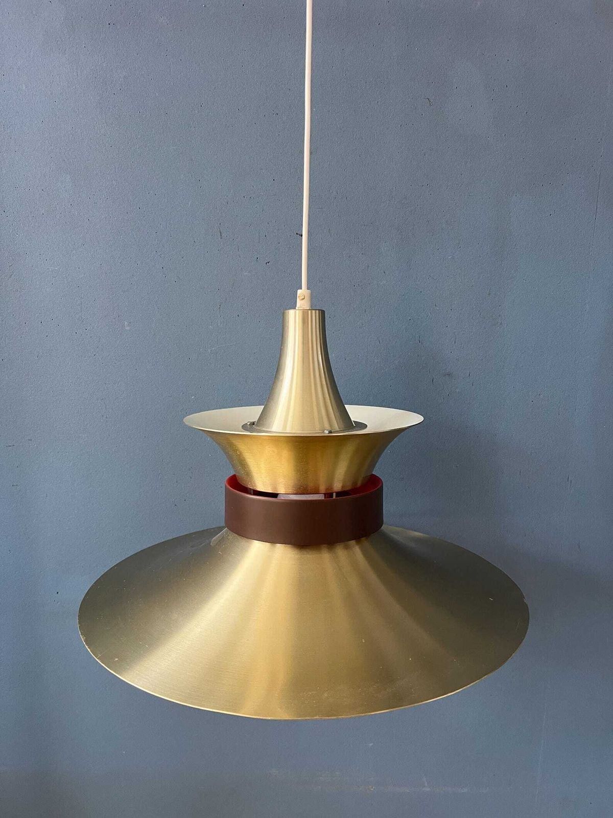 Grote Vliegende Schotel Ufo Hanglamp Met Oranje Licht photo buy