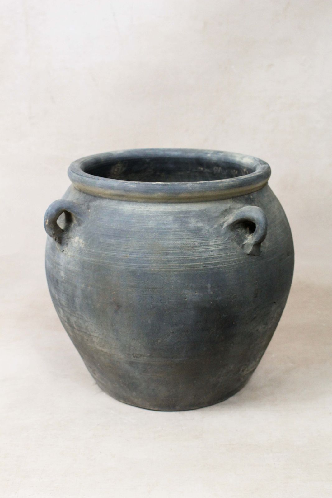 Vintage Dark Pot With Ears   E4.34