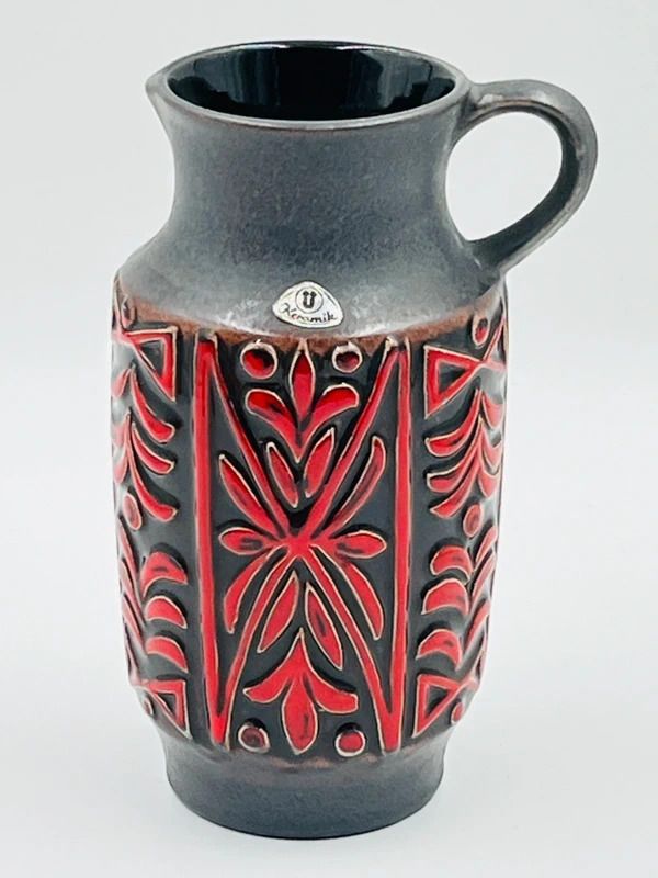 Woonaccessoires West Duits Keramiek Reliëfvaas, Rood, Jaren 1970 photo
