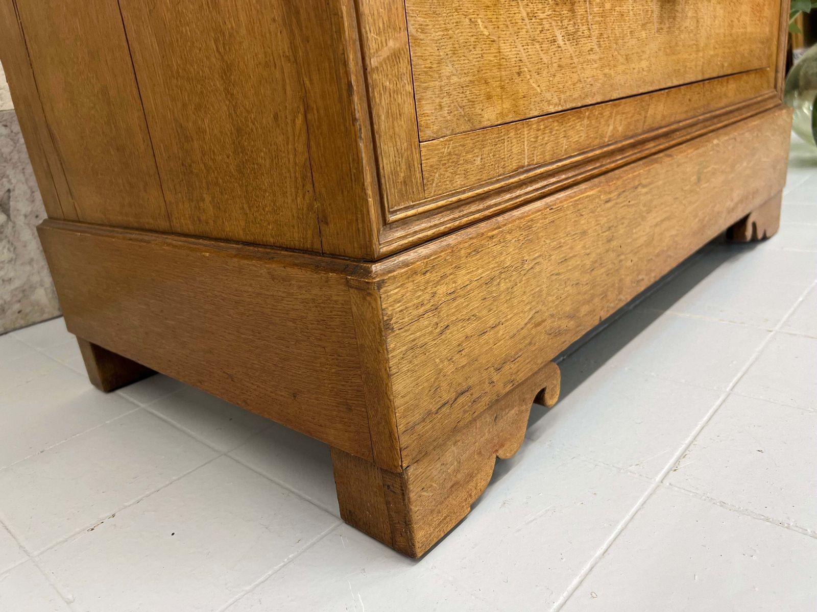 Solid Oak Chest Of Drawers With Cup Handles photo 555.0