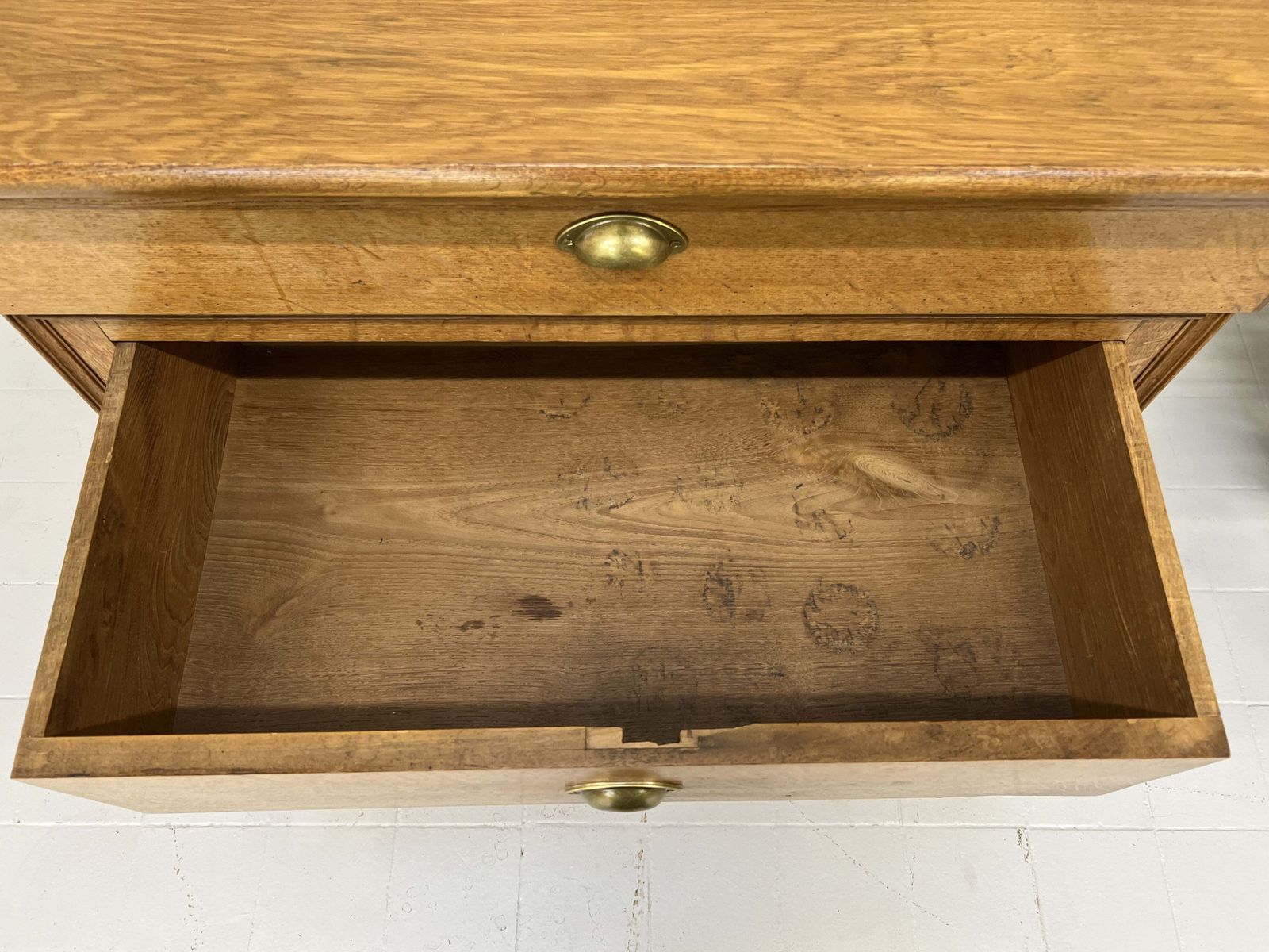 photo furniture Solid Oak Chest Of Drawers With Cup Handles