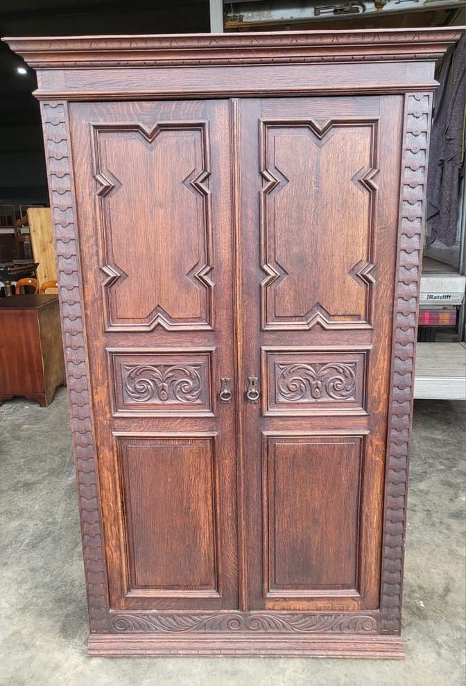 Antique Dark Oak Panelled Carved 2 X Door Wardrobe
