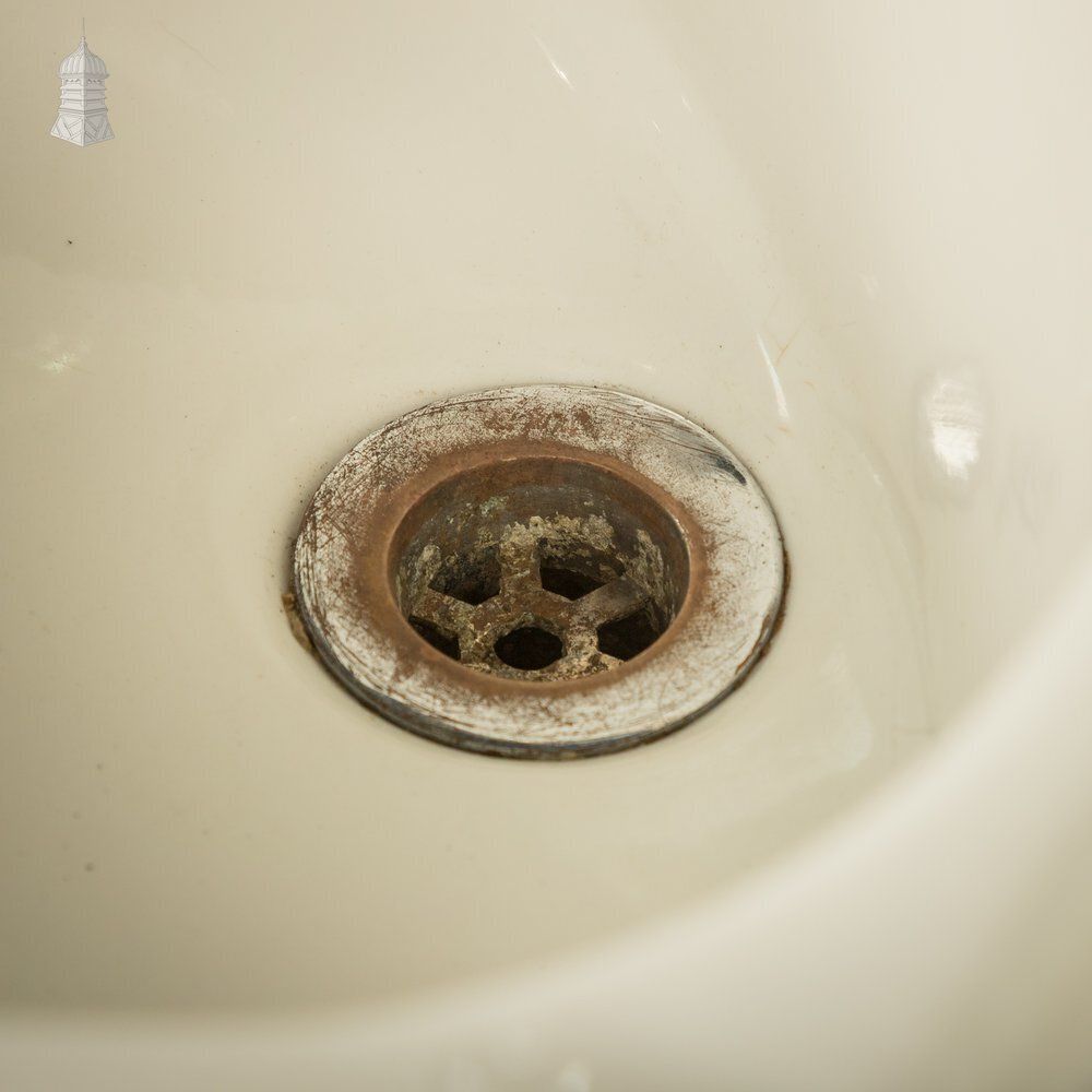 photo furniture Corner Basin, Traditional Style, Fitted With Supataps