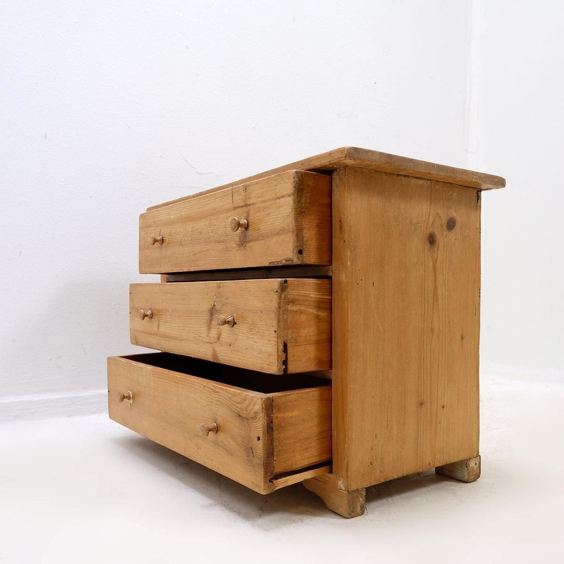 Small Antique Chest Of Drawers In Solid Wood With 3 Drawers photo furniture