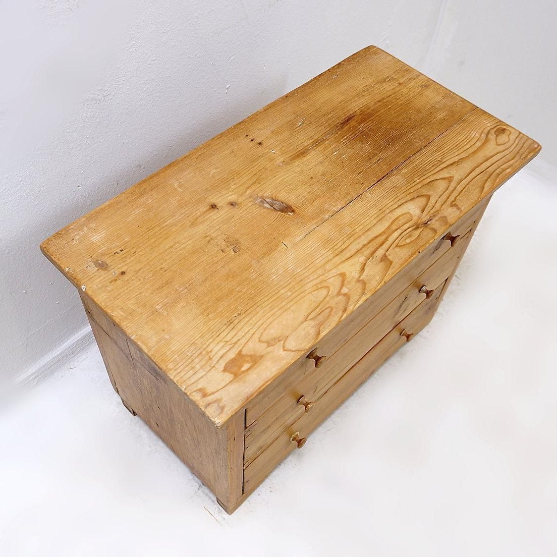 photo buy Small Antique Chest Of Drawers In Solid Wood With 3 Drawers