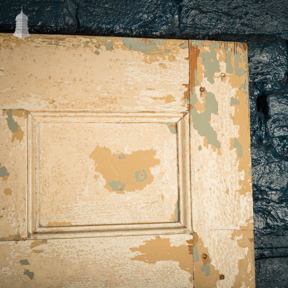 photo vinterior Moulded 6 Panel Door With A Period Six Panel Design