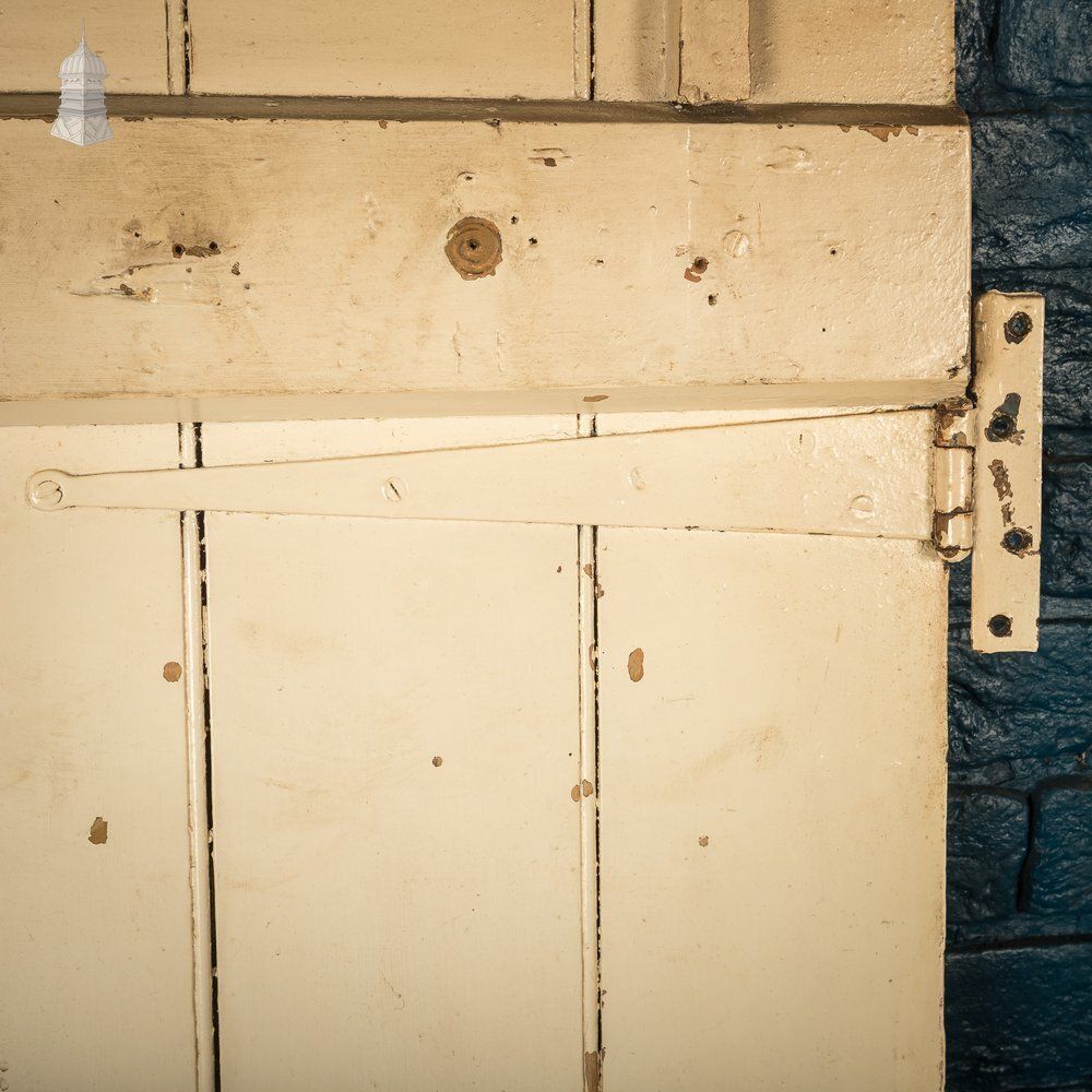Reclaimed Cottage Door, Plank & Ledge photo Home Fixtures