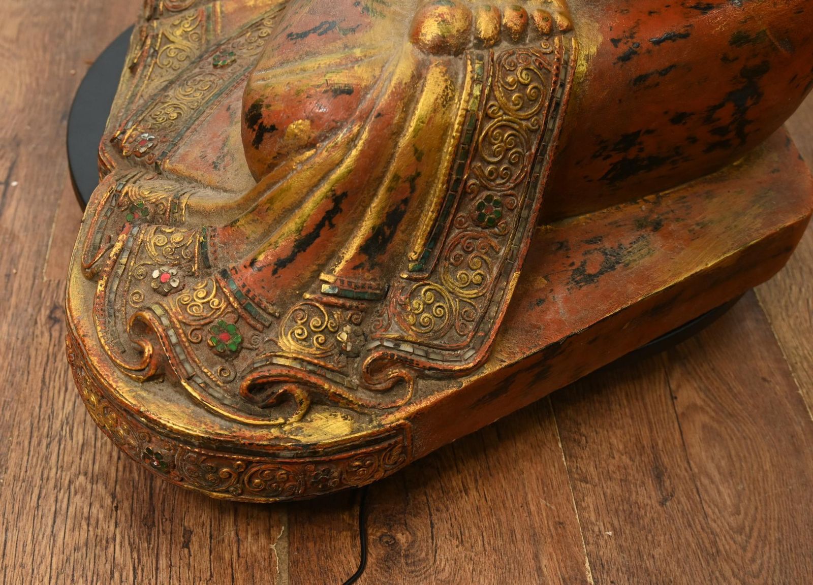 Carved Burmese Buddha Statue Lotus Pose Mudra Buddhism. photo 1150.0