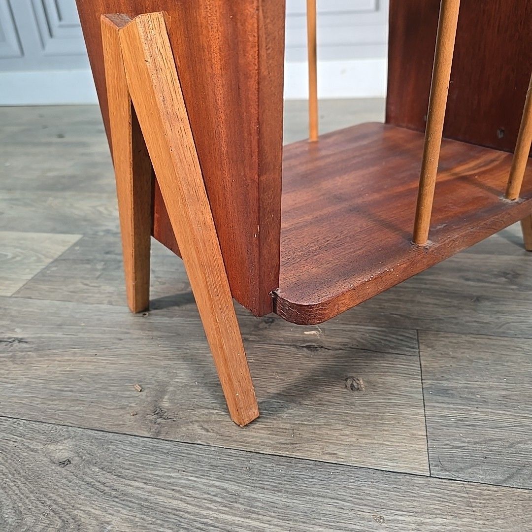 photo vinterior Vintage Wooden Magazine Rack – Mid Century Splayed Leg Design Paper Holder Retro