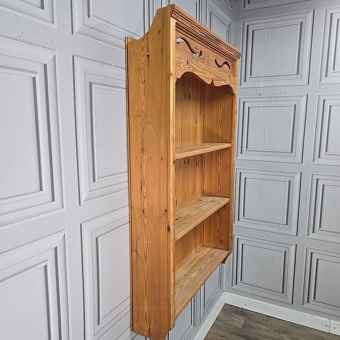 photo vintage Vintage Pine Wall Shelf – Rustic Wooden Shelving Bookcase – Country Kitchen Rack