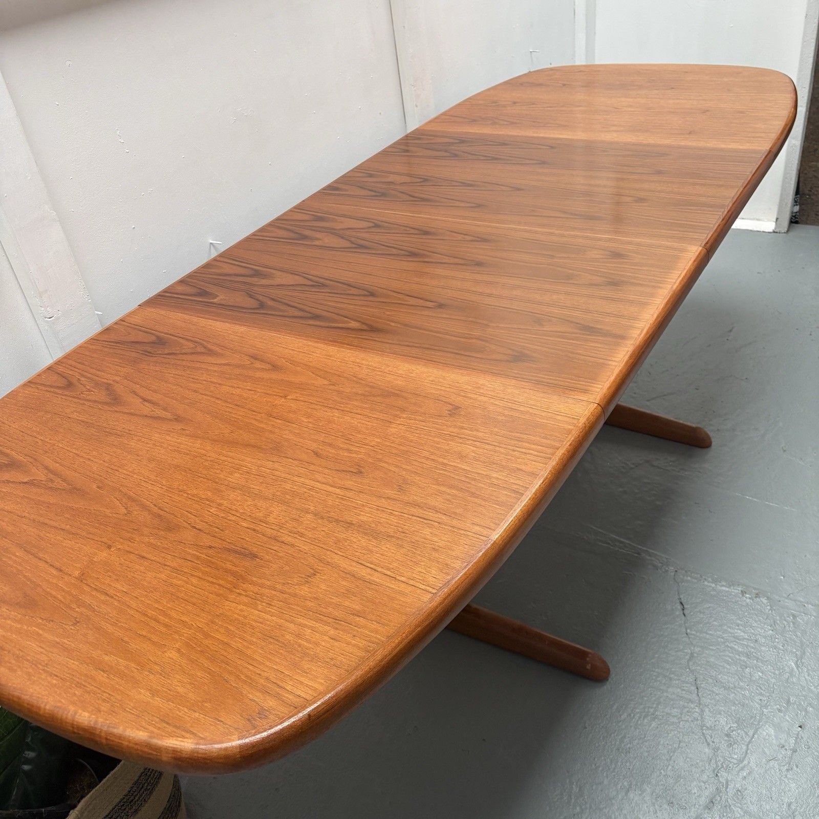 photo vinterior Skovby Danish Mid Century Modern Teak Extendable Oval Table Model Sm15