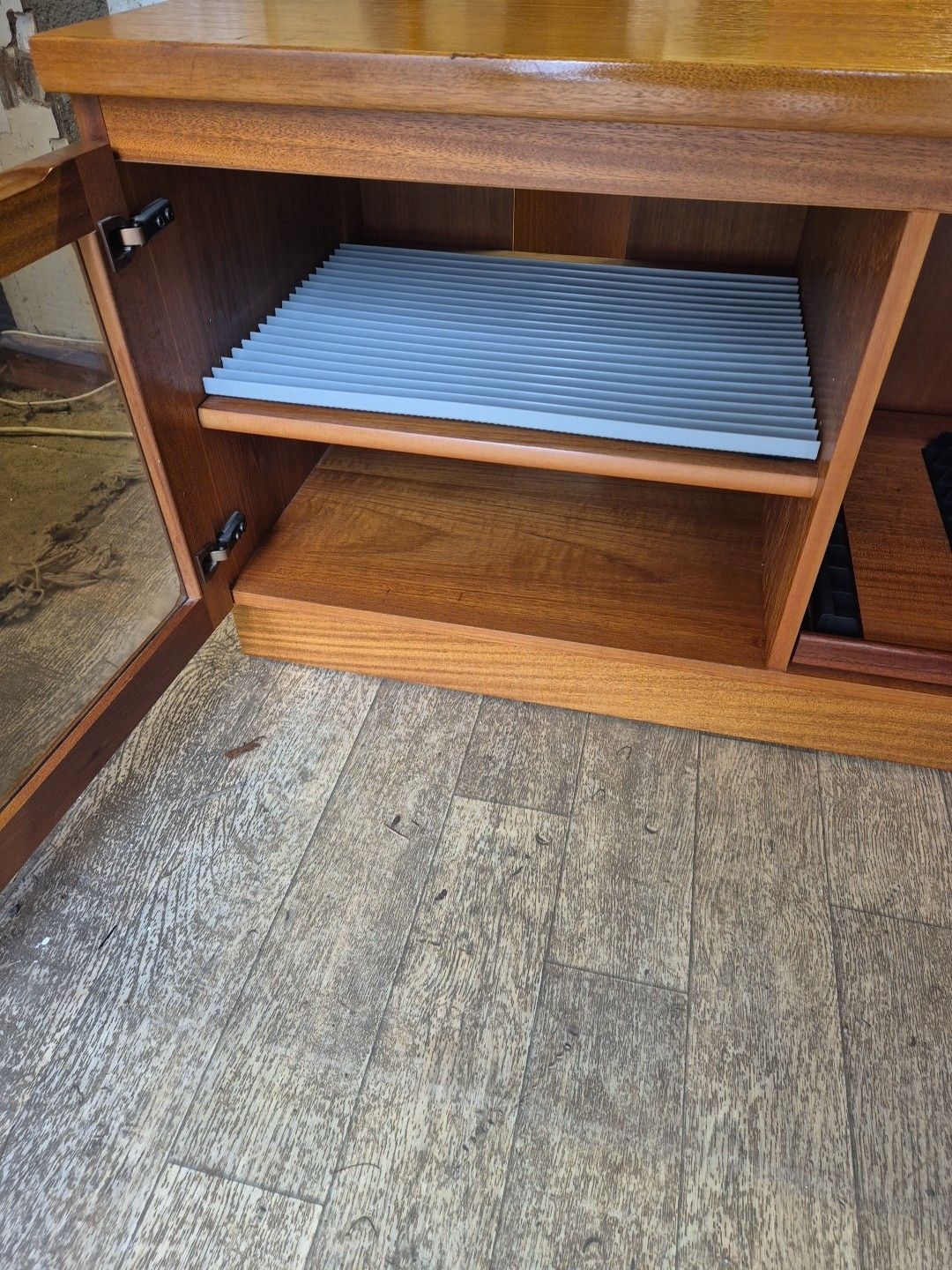 Retro/Mi Century Teak Tv Hi Fi Cabinet By Parker Knoll Nathan (Squares)furniture photo vinterior