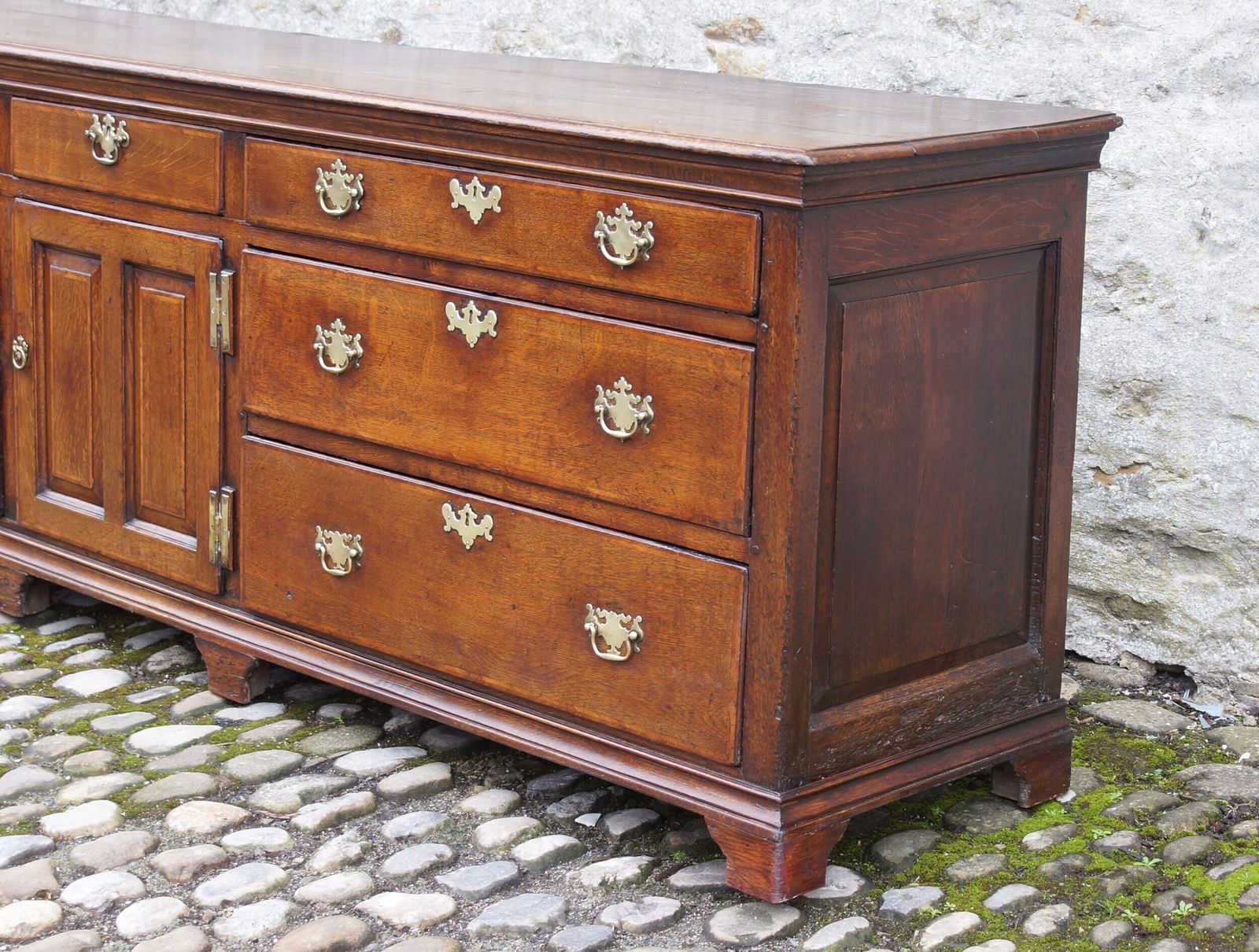 A Large 18th Century Oak Dresser Base. photo vinterior