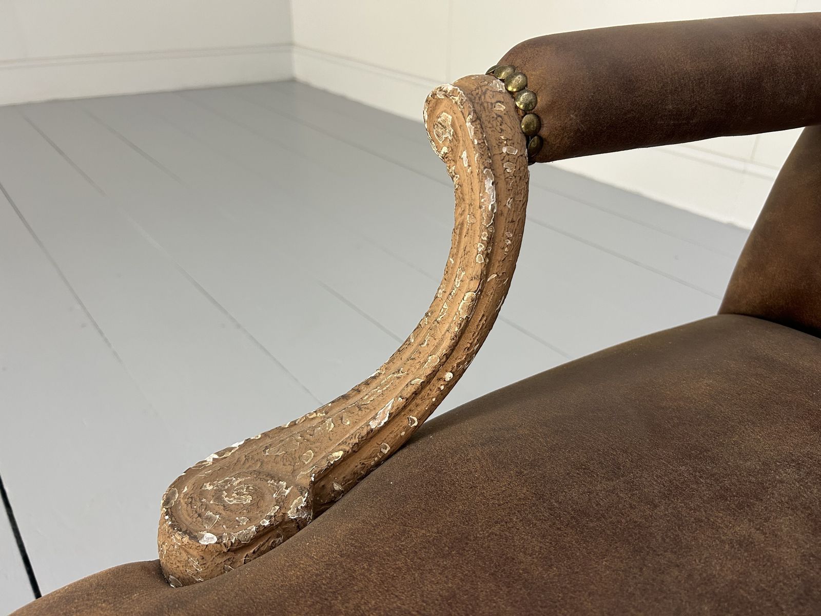 photo vinterior Andrew Martin Buttoned Back Armchair And Stool In Antiqued Brown Leather