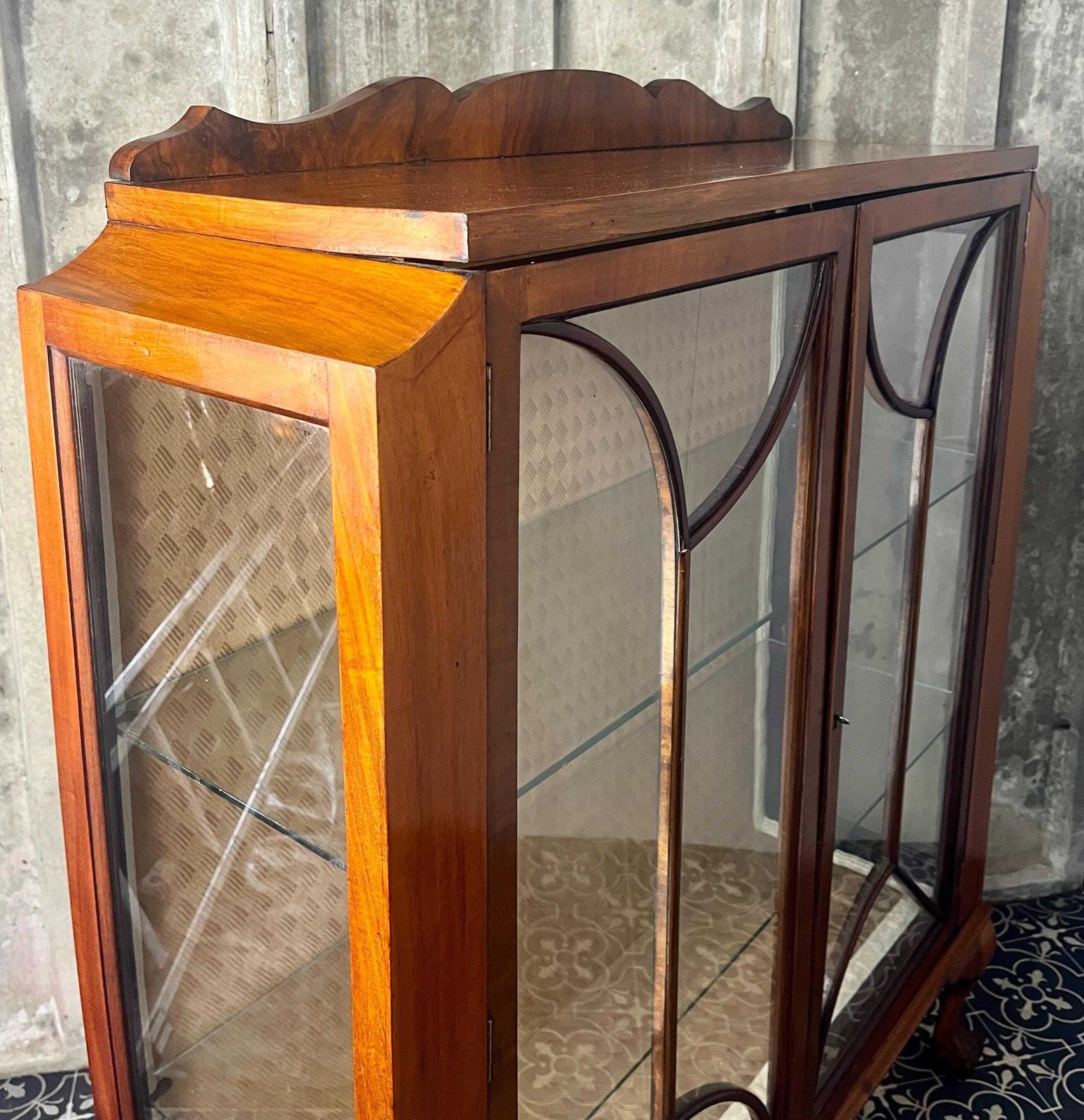 1930’s Walnut Mahogany Antique Art Deco Cocktail Display Cabinet