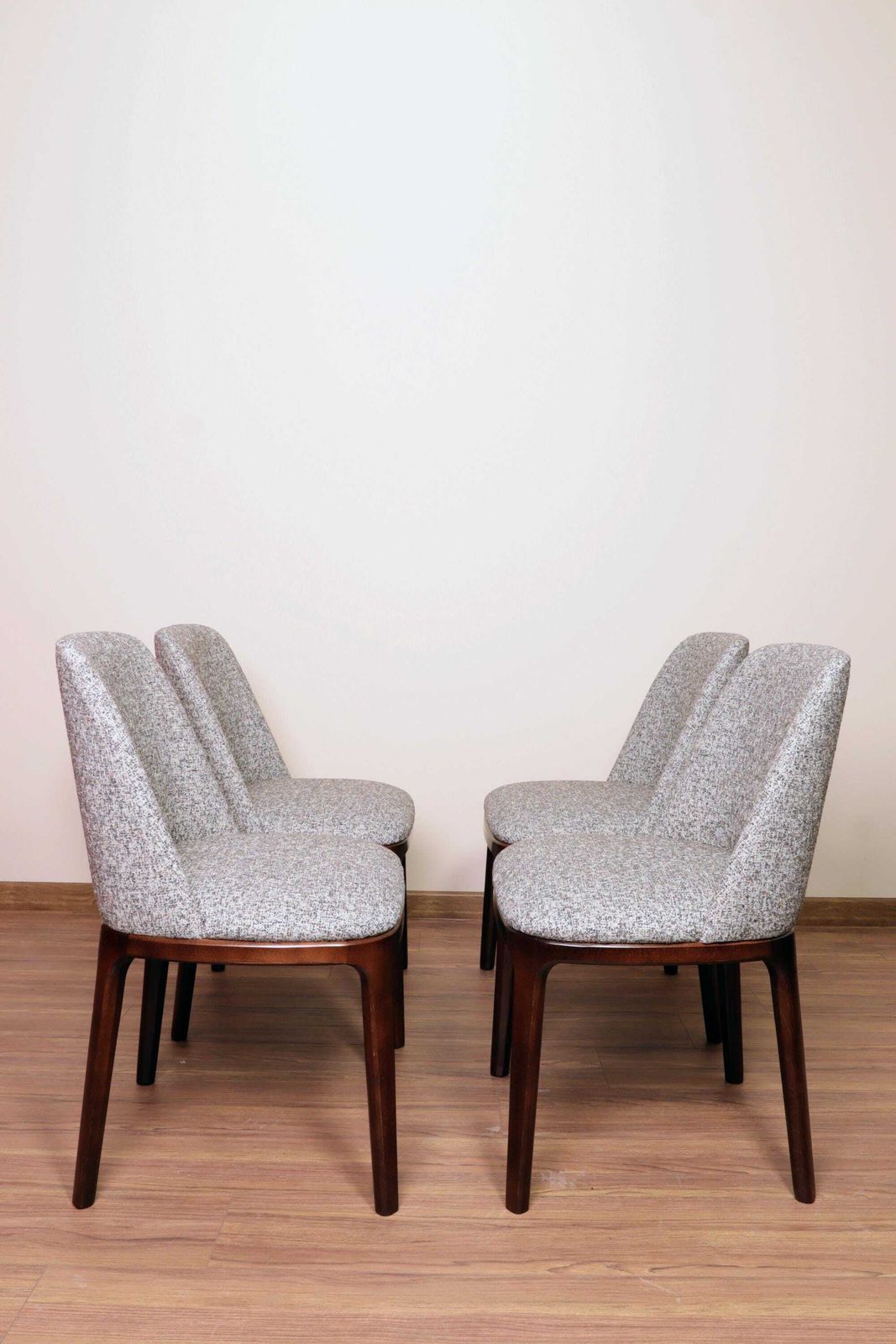 Set Van 6 Moderne Beklede Eetkamerstoelen photo 1683.0