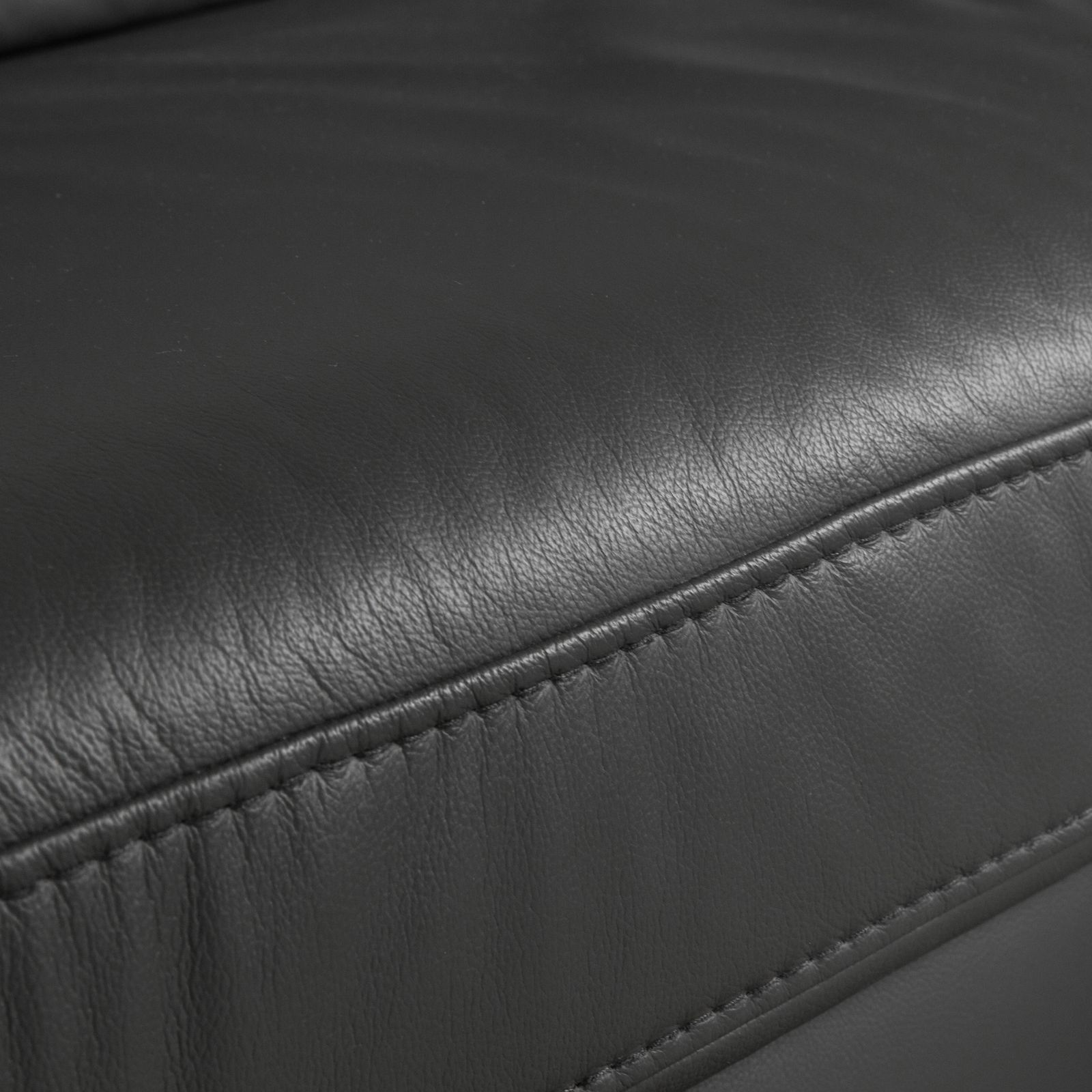 Canapé d'angle Mondo Maestra en cuir gris ardoise anthracite, fonction électrique photo vinterior