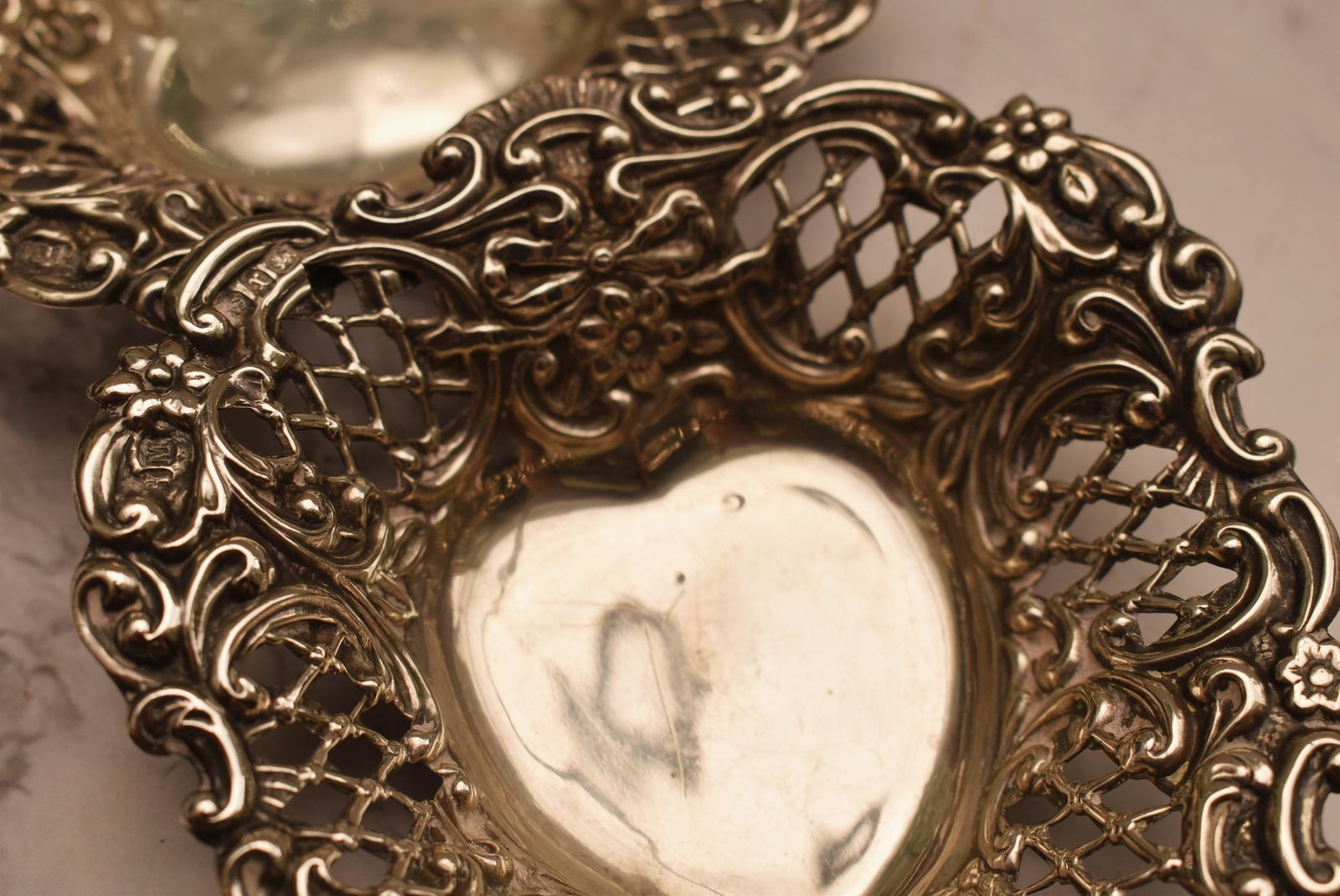 photo vinterior Pair Of Silver Victorian Dishes   Stunning Heart Shaped 1897 Henry Matthews Bon Bon Trays