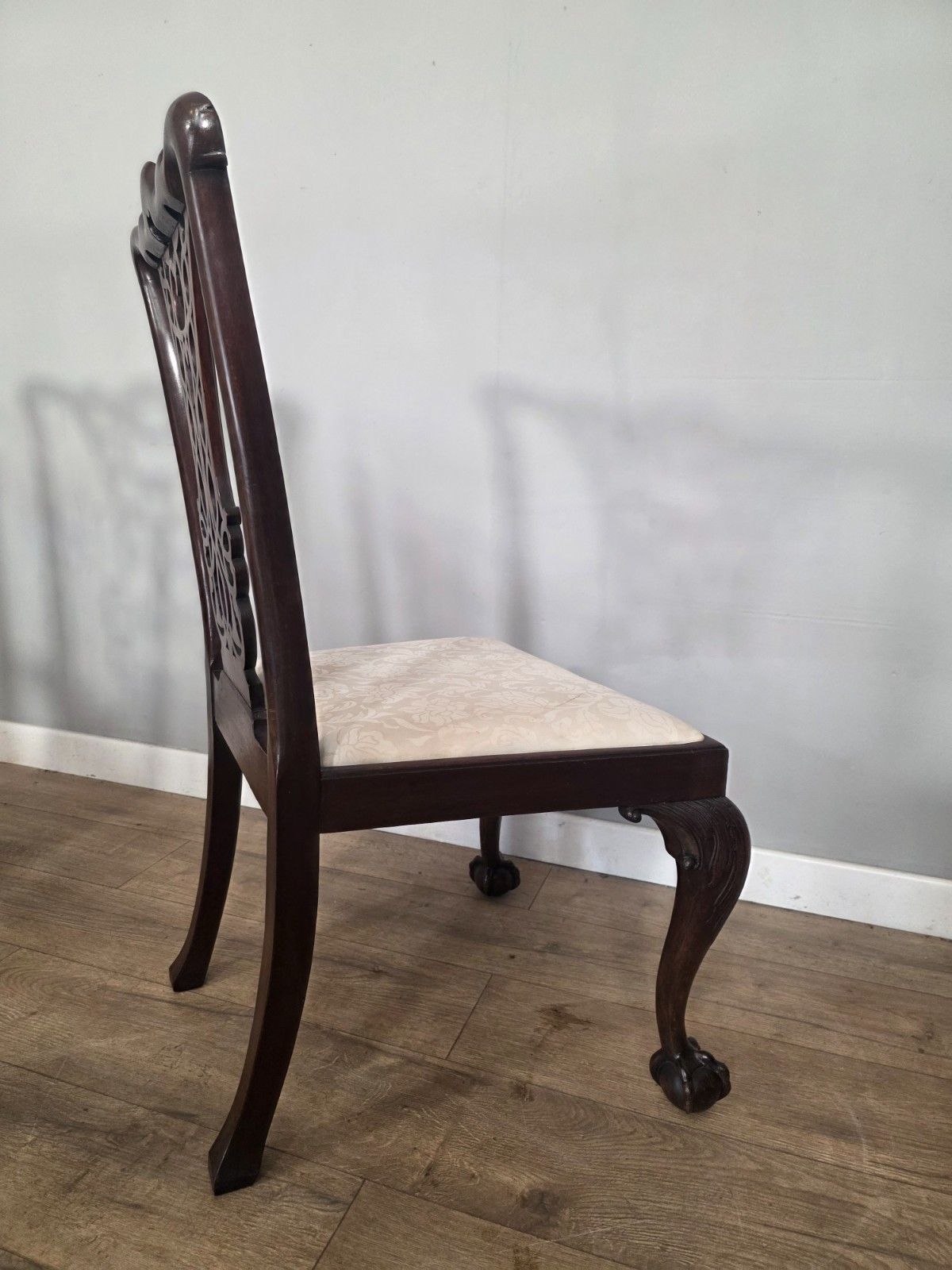 photo vintage Antique Chippendale Style Mahogany Dining Chairs With Ball & Claw Feet 1910