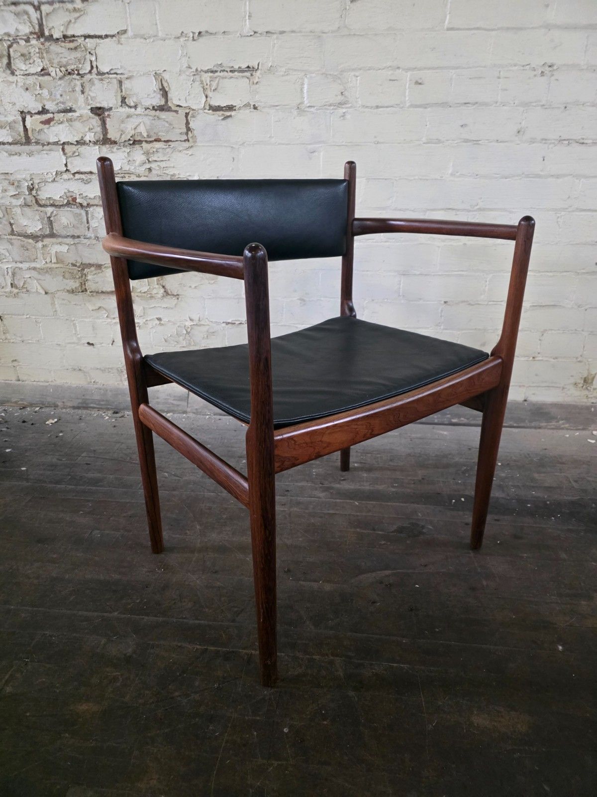 photo vintage Set Of 8 Danish Dining Chairs By Kai Lyngfeldt Larsen