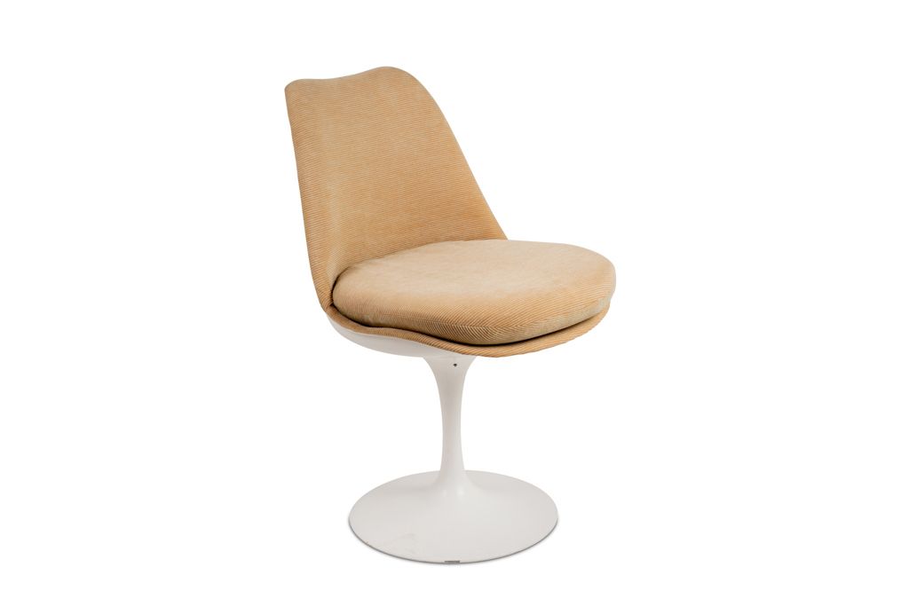 photo furniture Eero Saarinen, For Knoll  Set Of 8 “Tulip” Chairs. 1970s