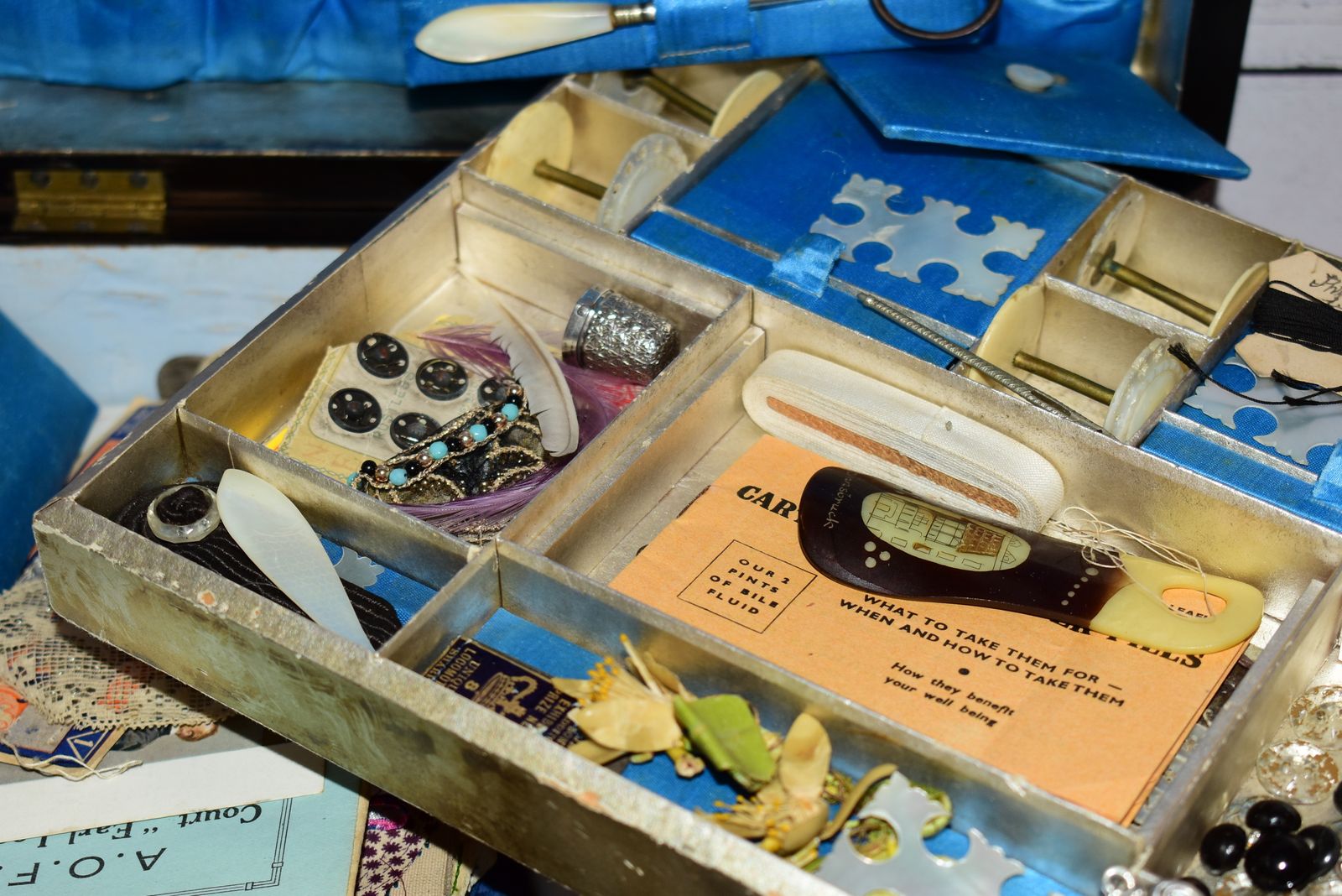 photo furniture Victorian Lady's Sewing Workbox Full Of Original Contents Including Rare Set Of Mother Of Pearl Spools