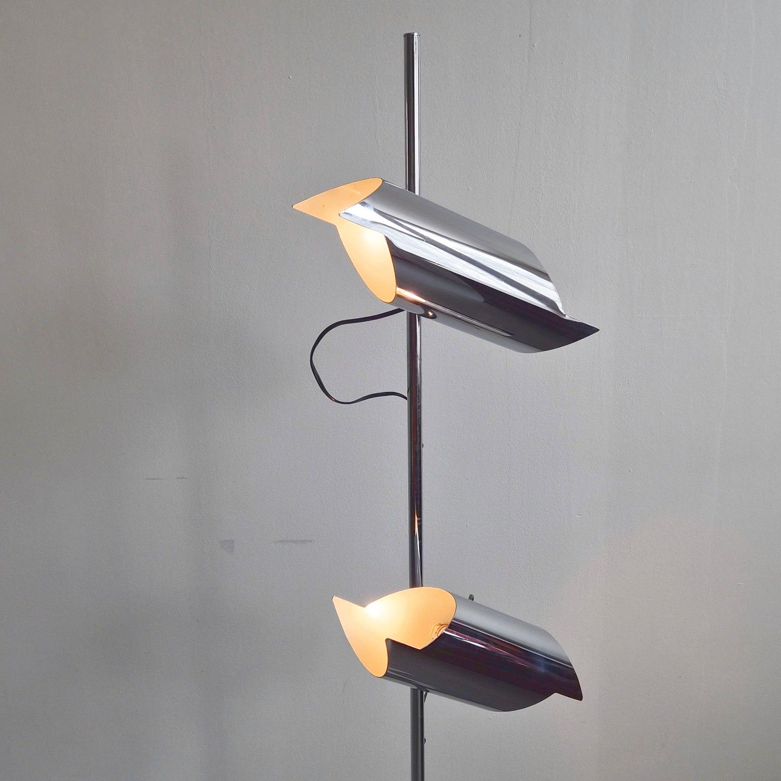 photo vintage Vintage 1970s Space Age Adjustable Chrome Steel Floor Lamp 70s 1970s Retro