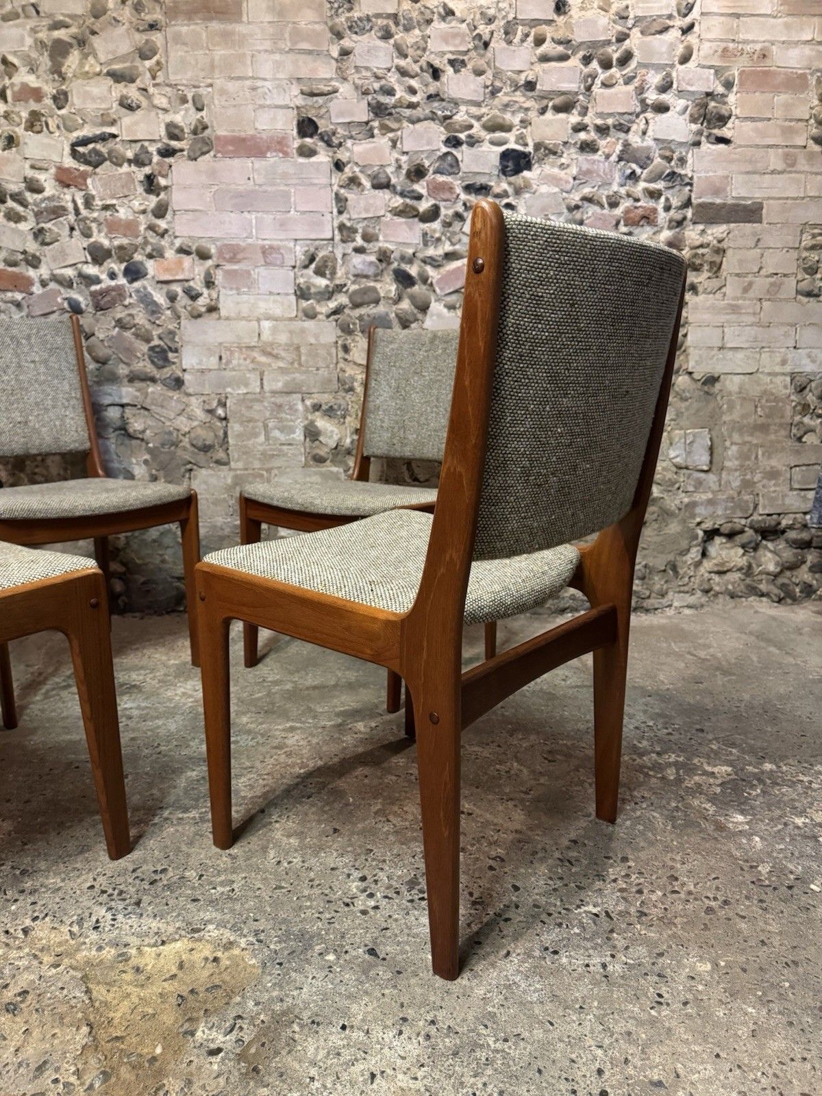 photo vinterior 🚛 Vintage Mid Century Set Of 4 Johannes Andersen Danish Teak Dining Chairs